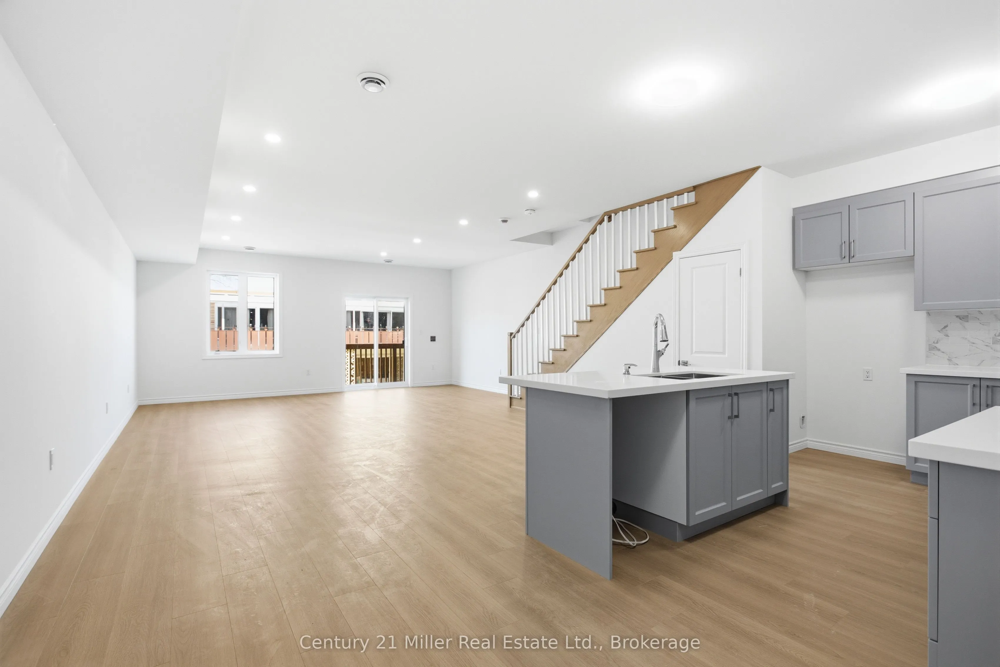 2 Slessor Boulevard #12
