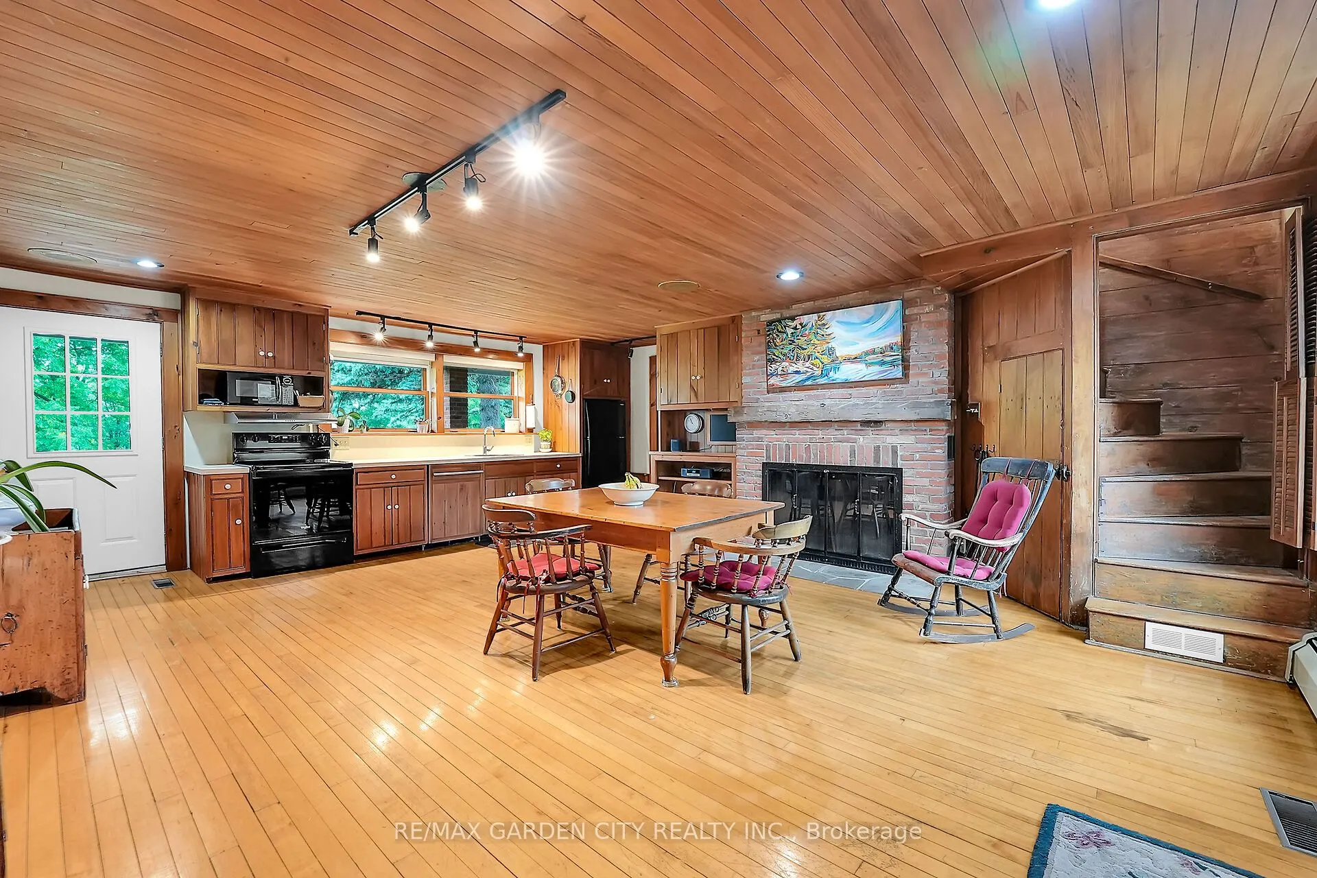 2432 Seburn Road