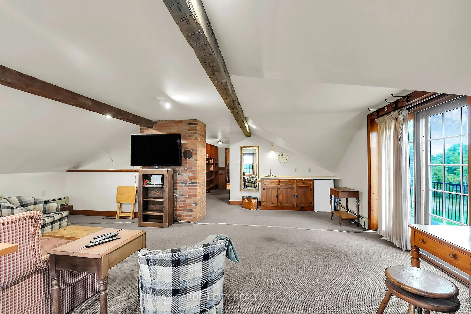 2432 Seburn Road