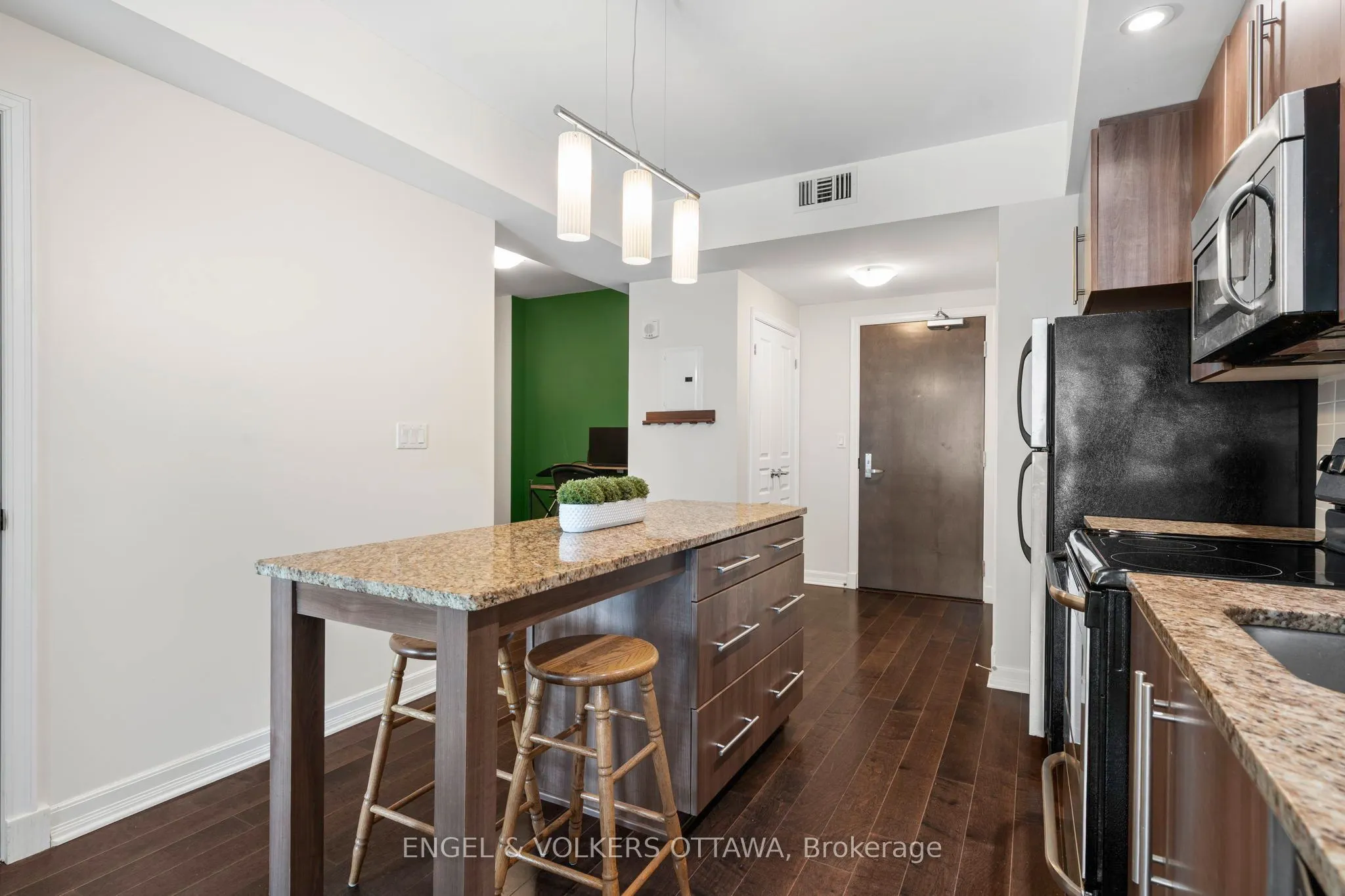 238 Besserer Street #811