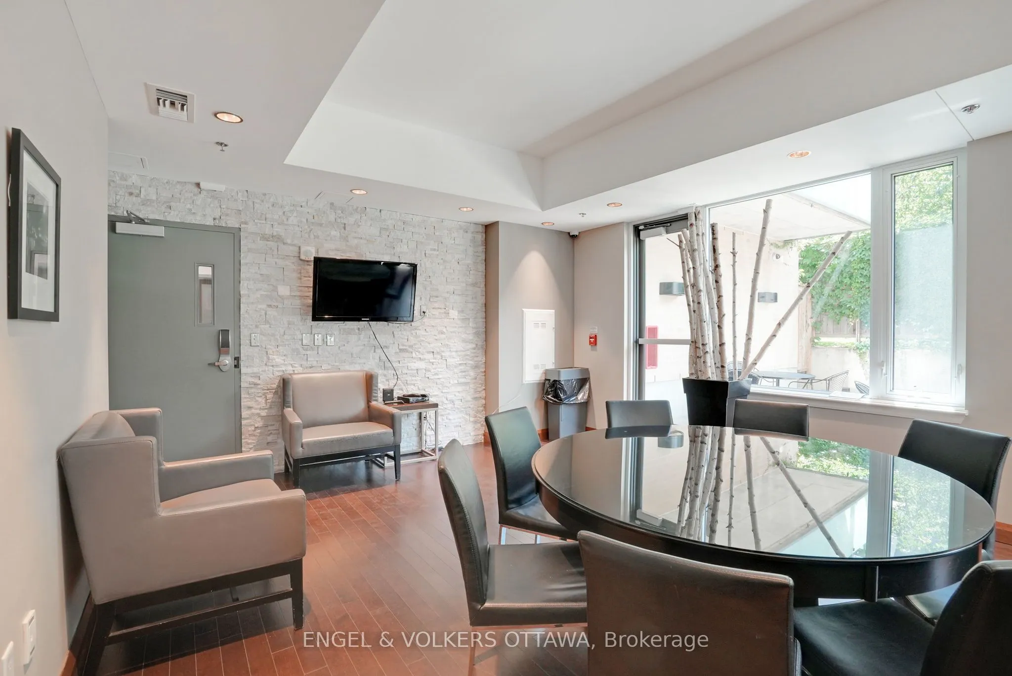238 Besserer Street #811