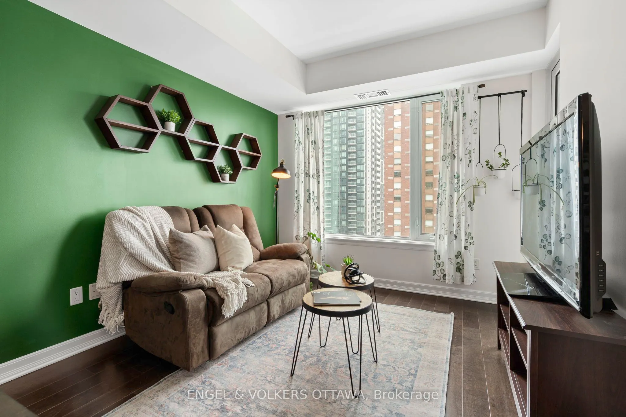 238 Besserer Street #811