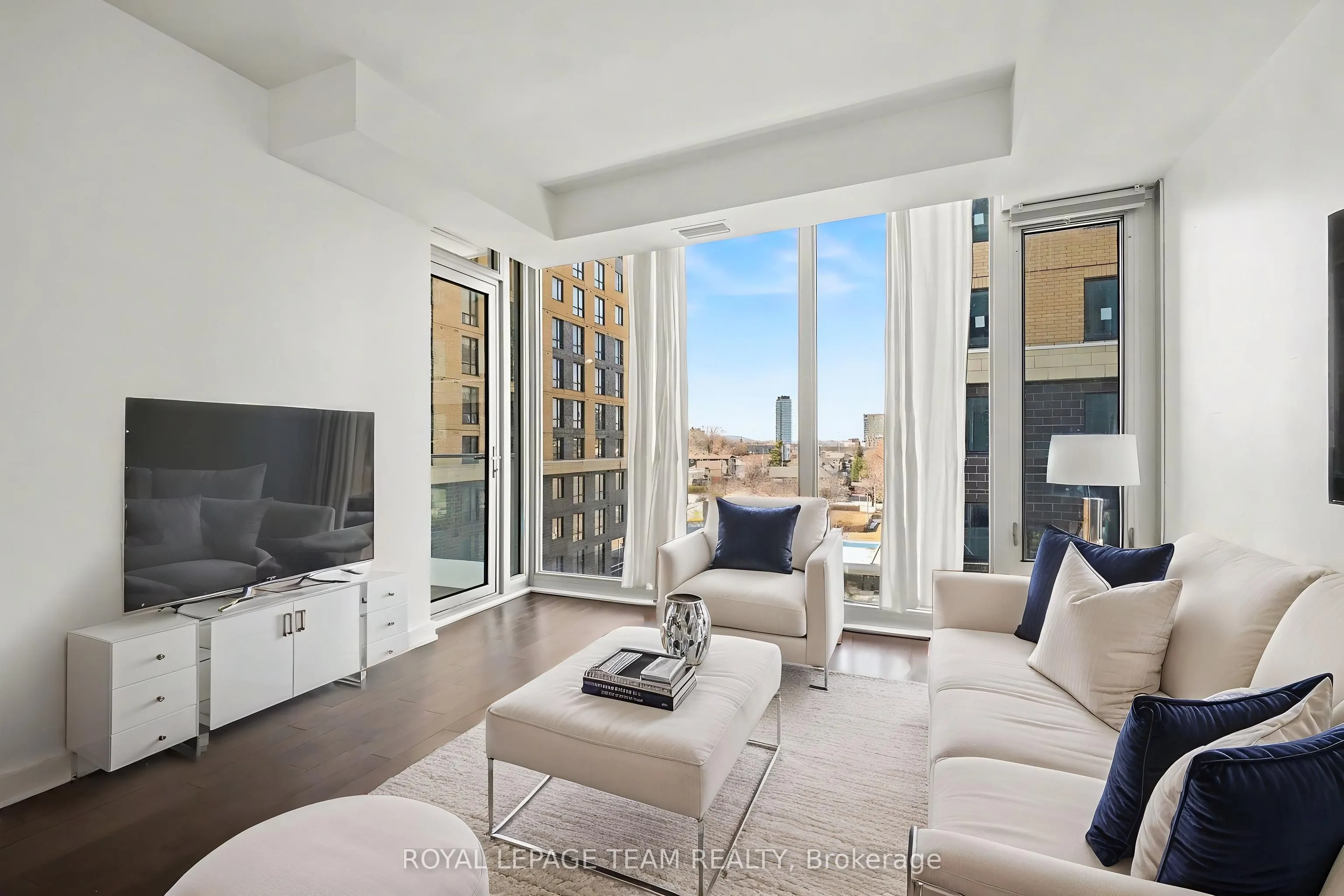 111 Champagne Avenue S #406