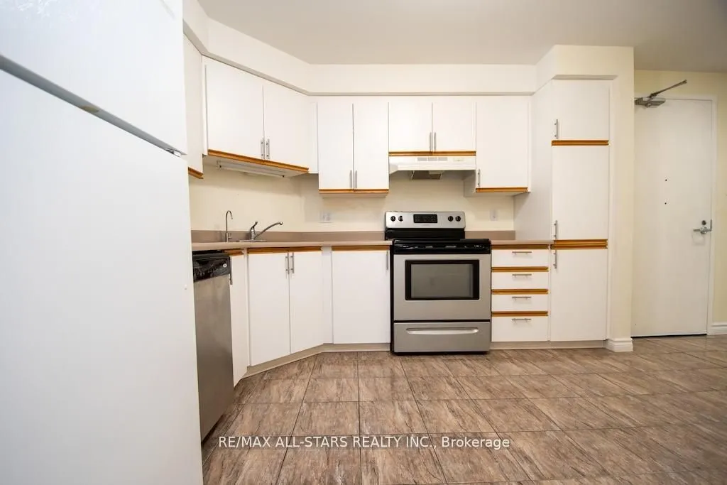 8 Huron Street #106