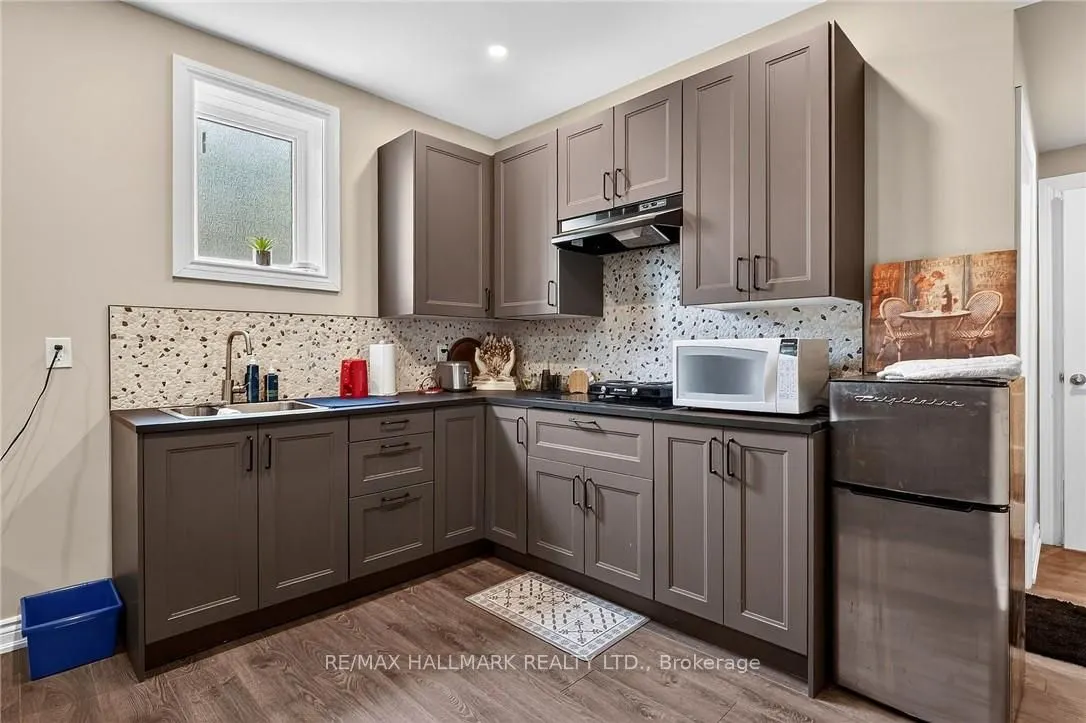 5499 Attema Crescent