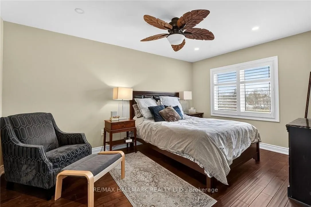 5499 Attema Crescent