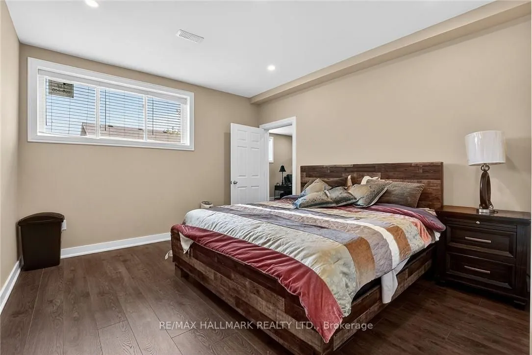 5499 Attema Crescent