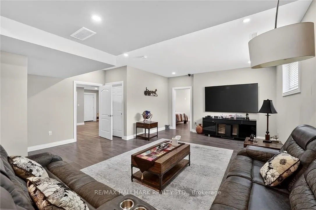 5499 Attema Crescent