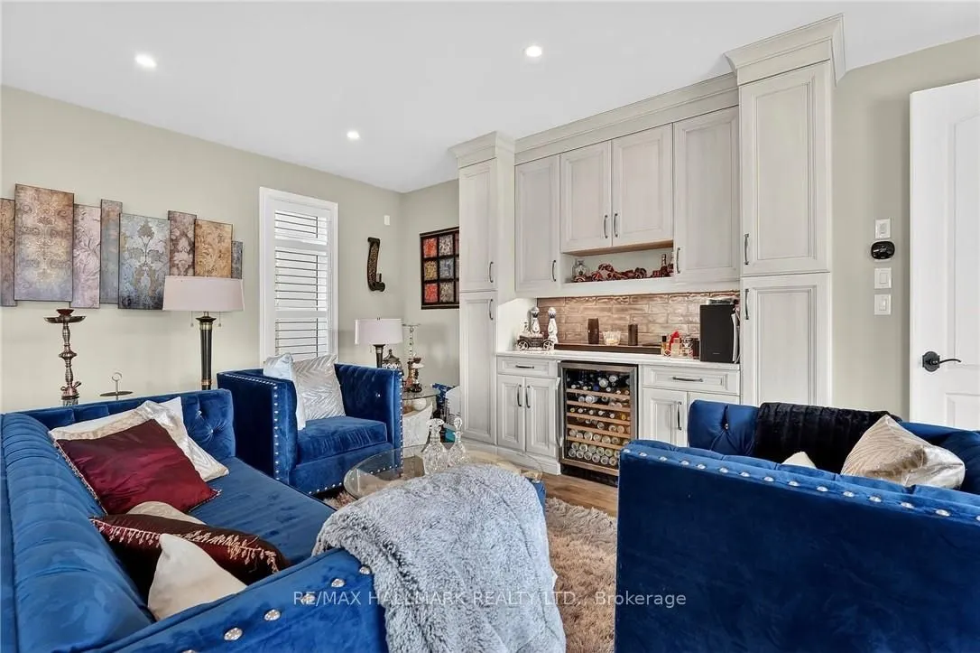 5499 Attema Crescent