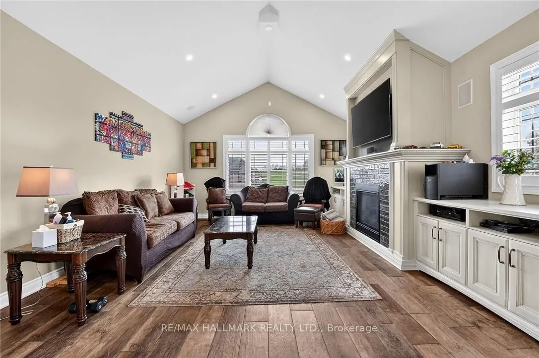 5499 Attema Crescent