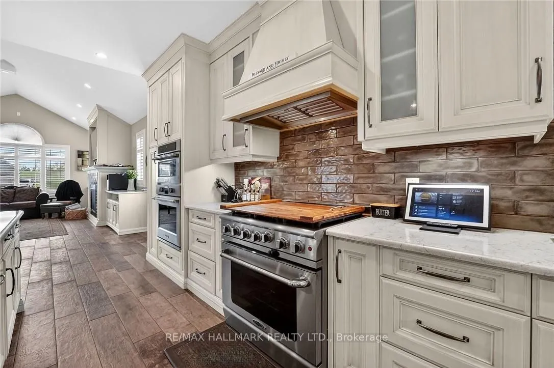 5499 Attema Crescent