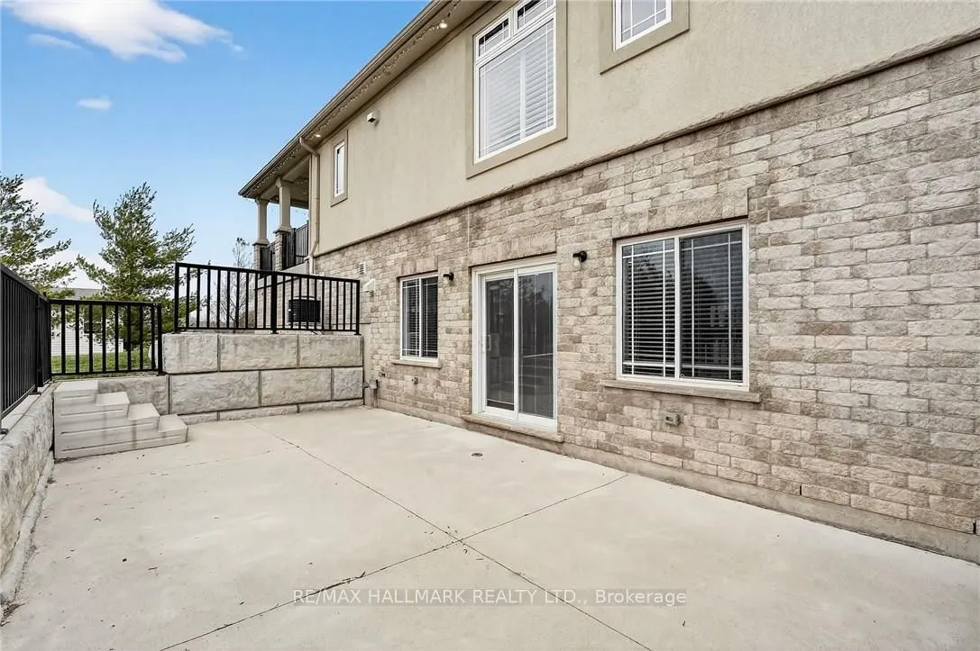 5499 Attema Crescent