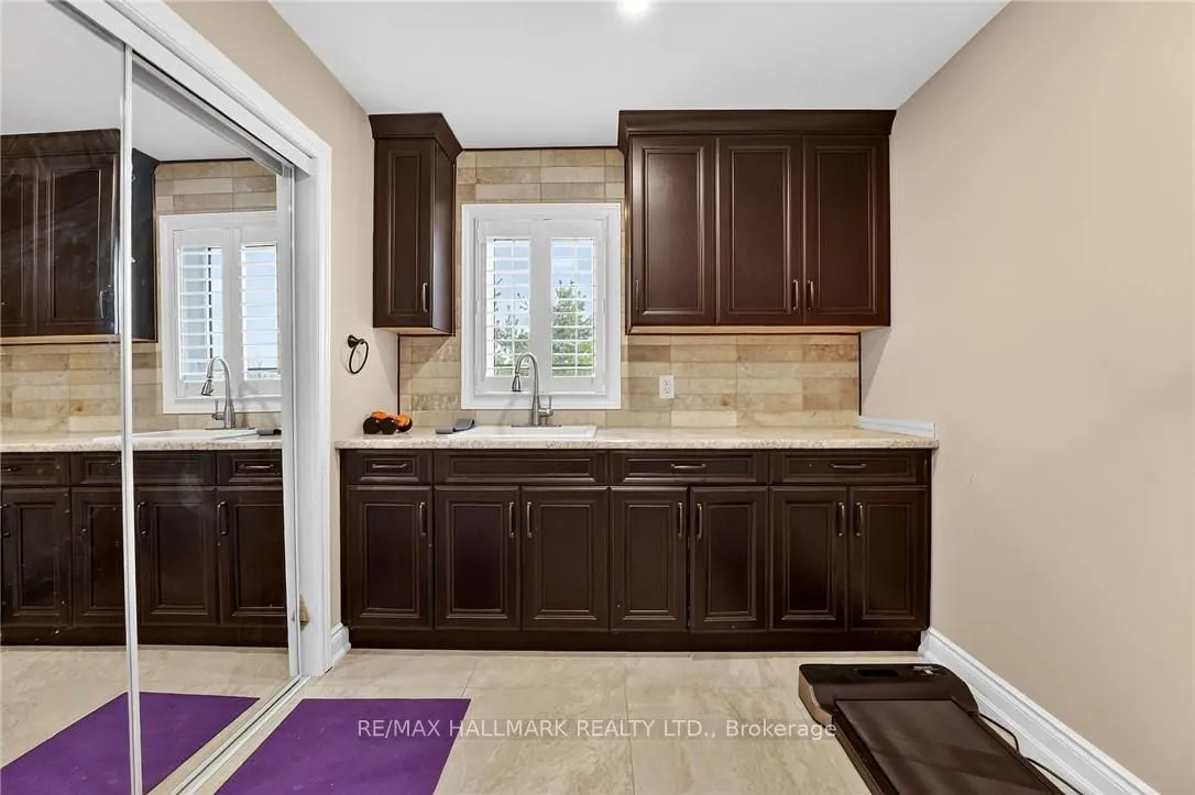 5499 Attema Crescent