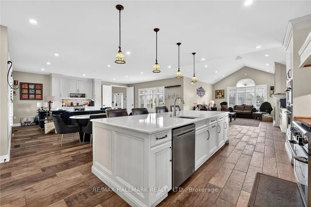 5499 Attema Crescent