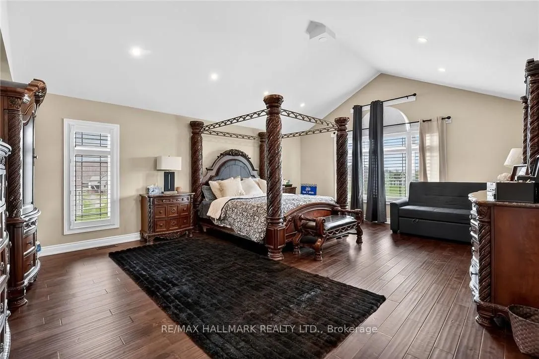 5499 Attema Crescent