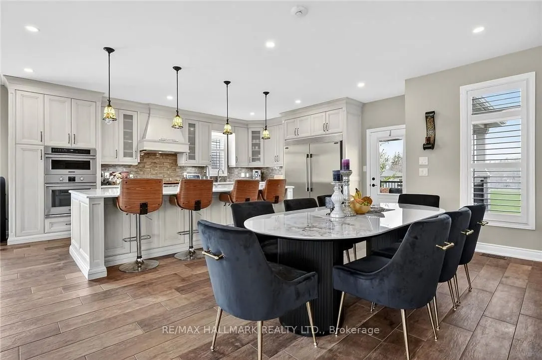 5499 Attema Crescent