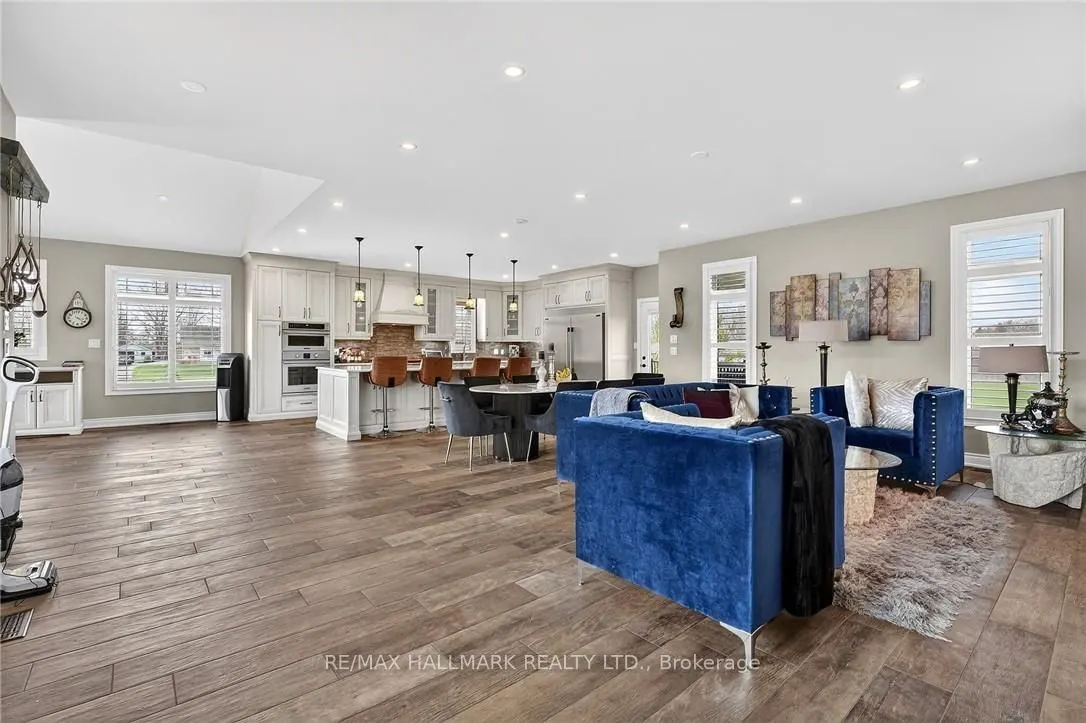 5499 Attema Crescent