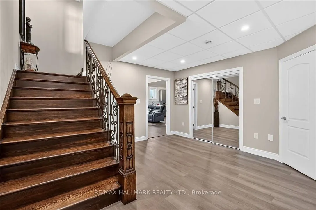 5499 Attema Crescent