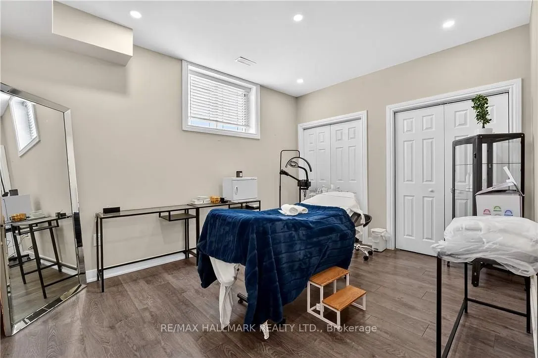 5499 Attema Crescent