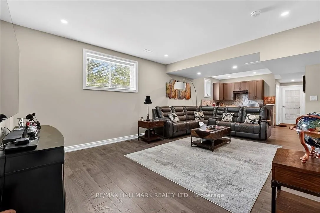 5499 Attema Crescent