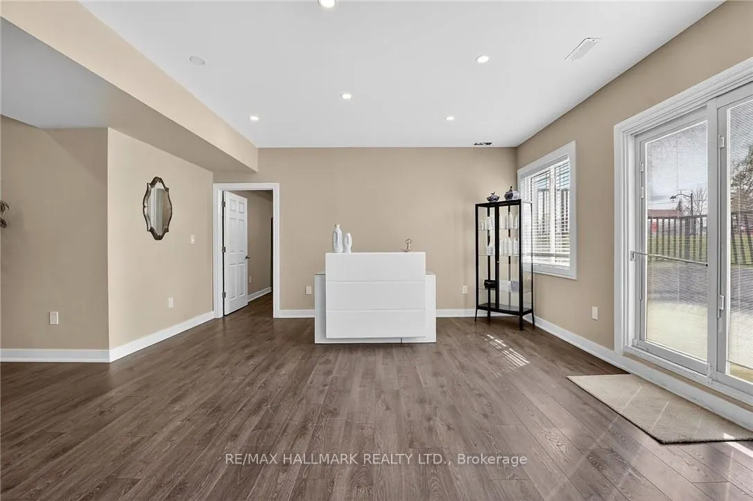 5499 Attema Crescent