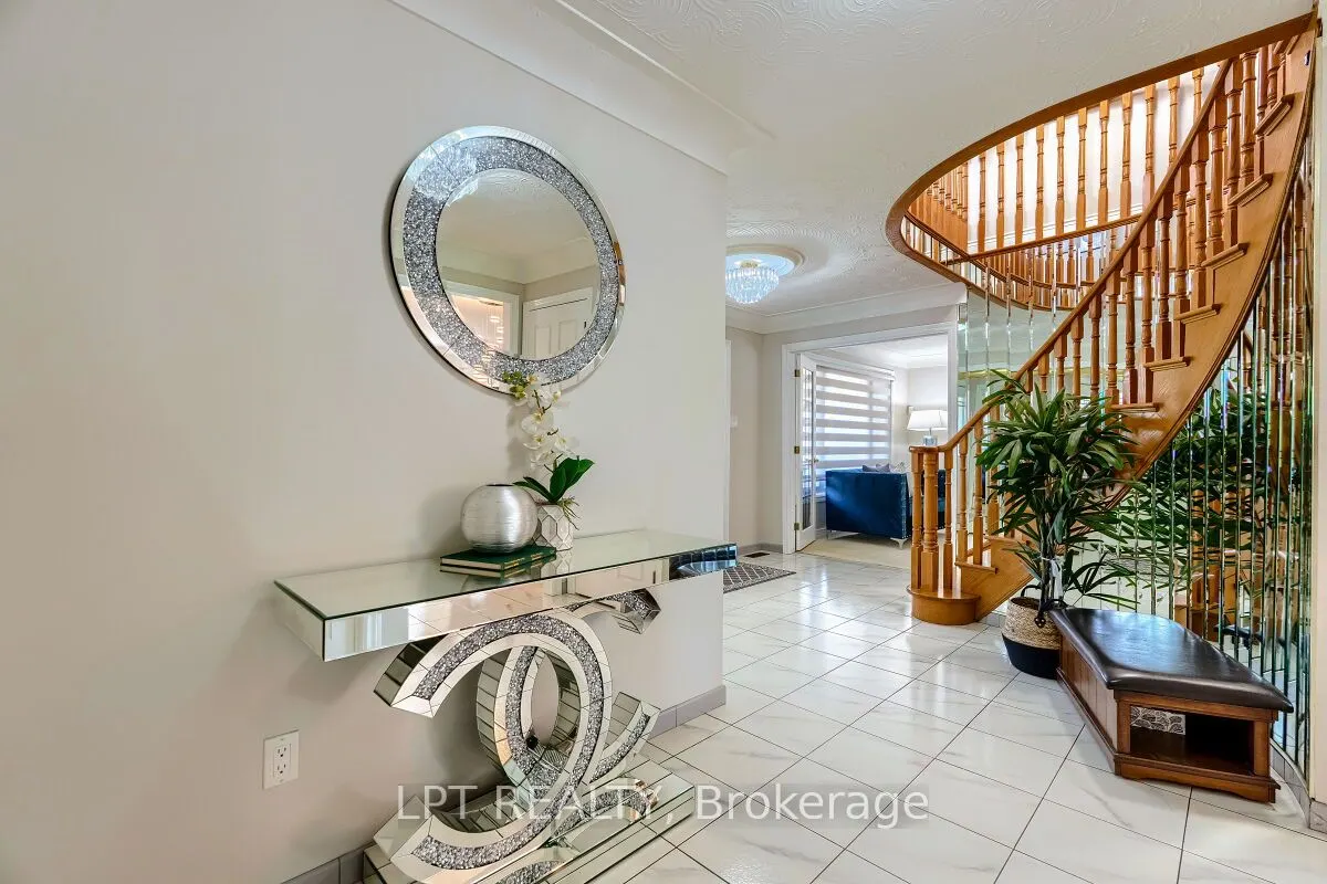 16 Vogue Court