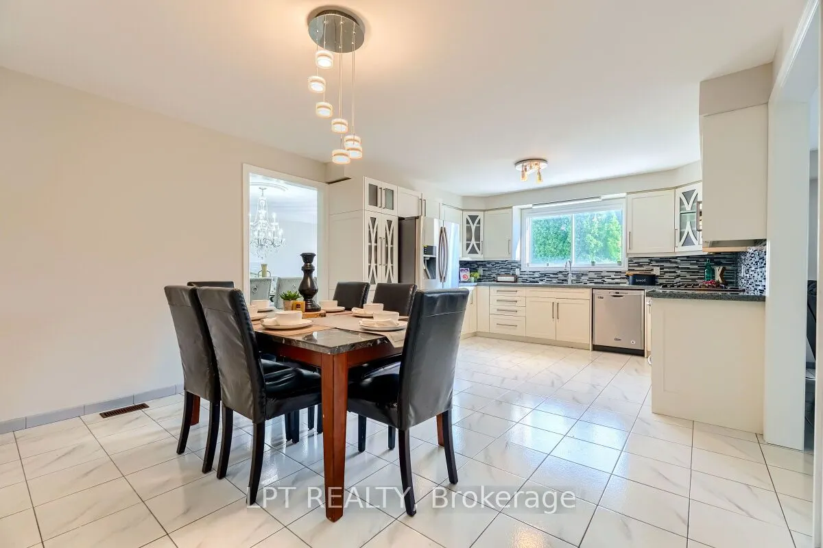 16 Vogue Court