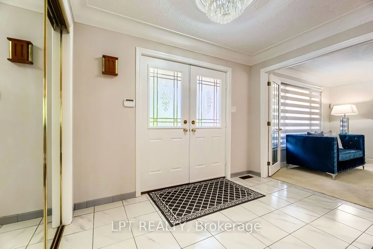 16 Vogue Court