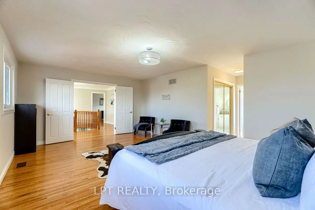 16 Vogue Court