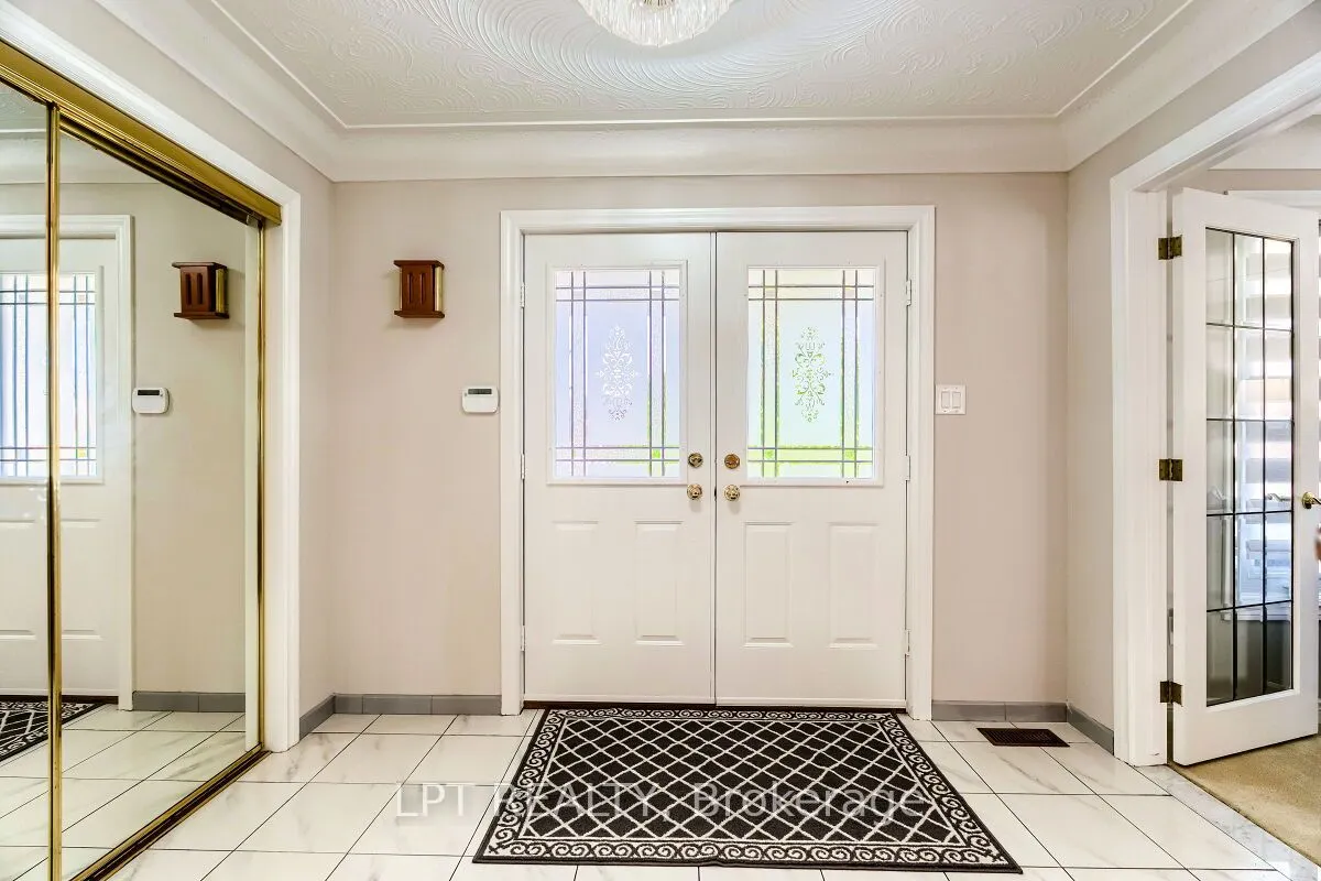 16 Vogue Court