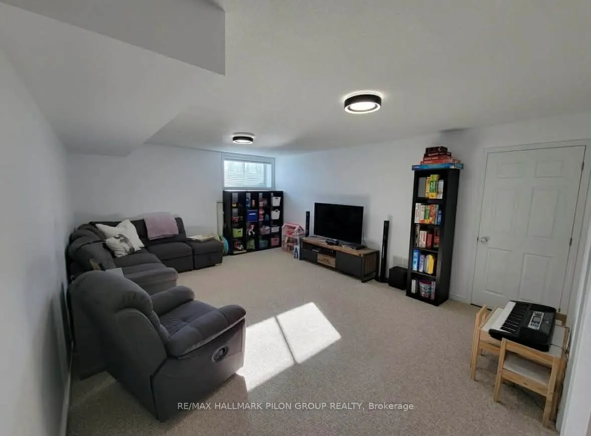 38 Riddell Street