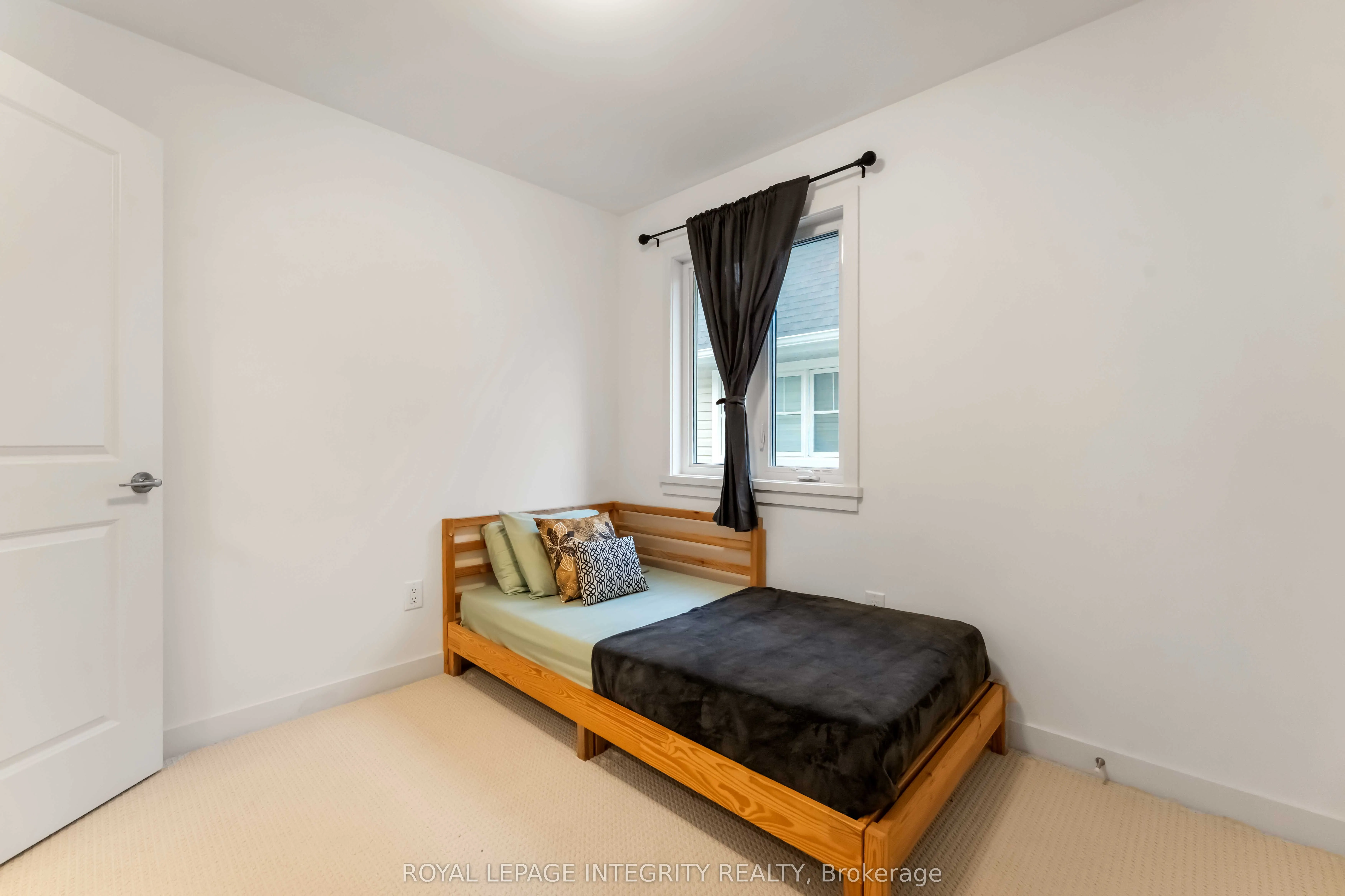221 Finsbury Avenue
