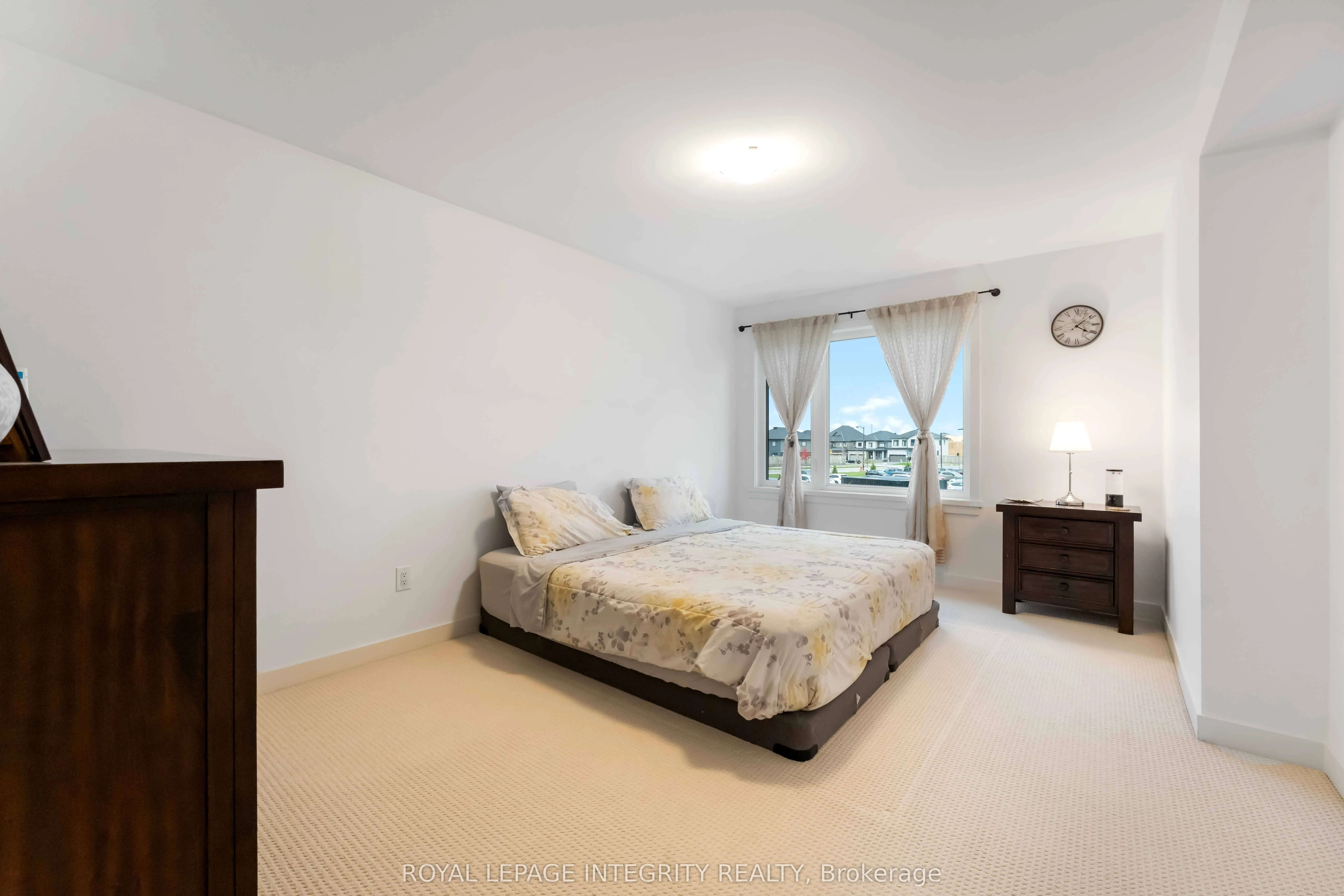 221 Finsbury Avenue
