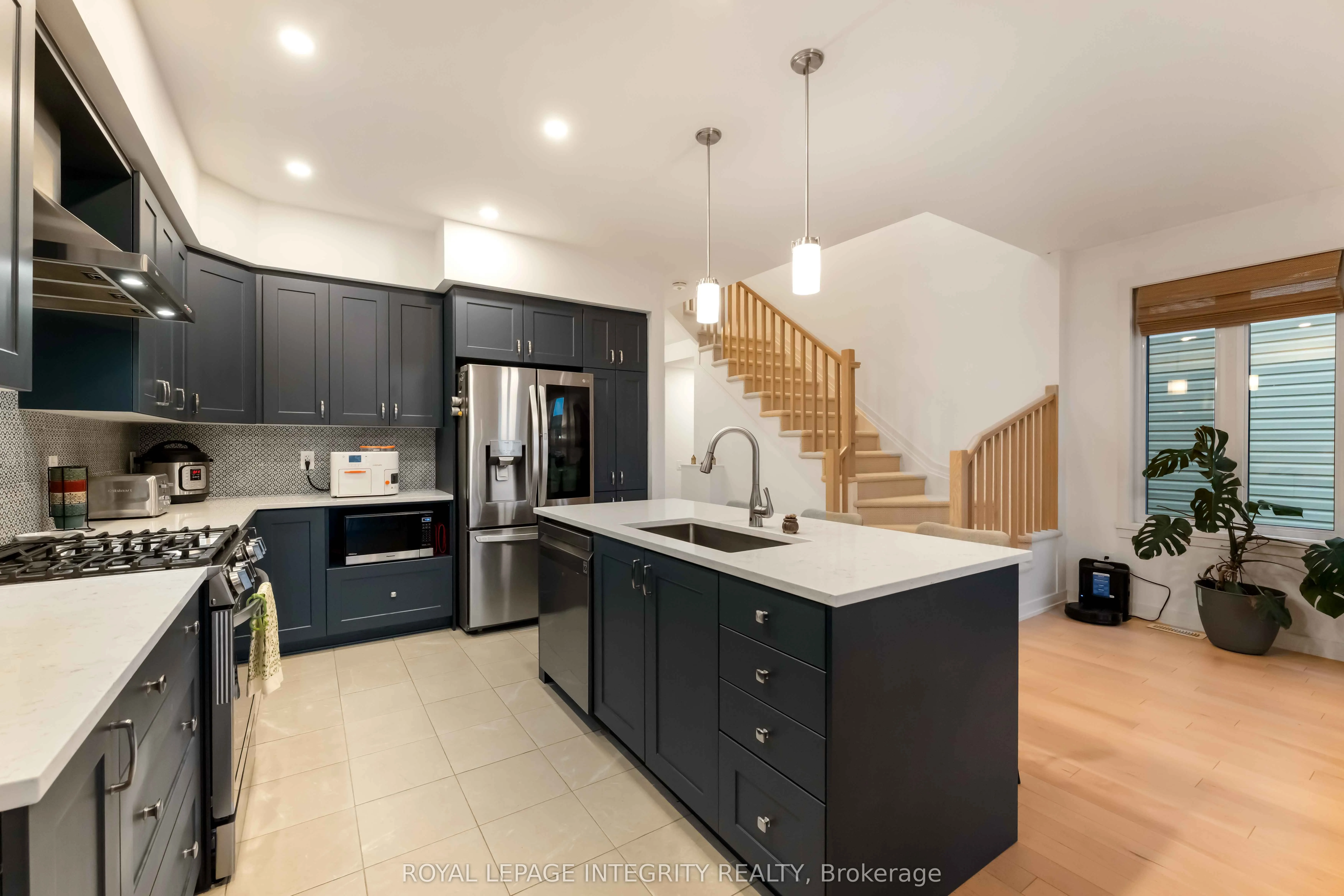 221 Finsbury Avenue