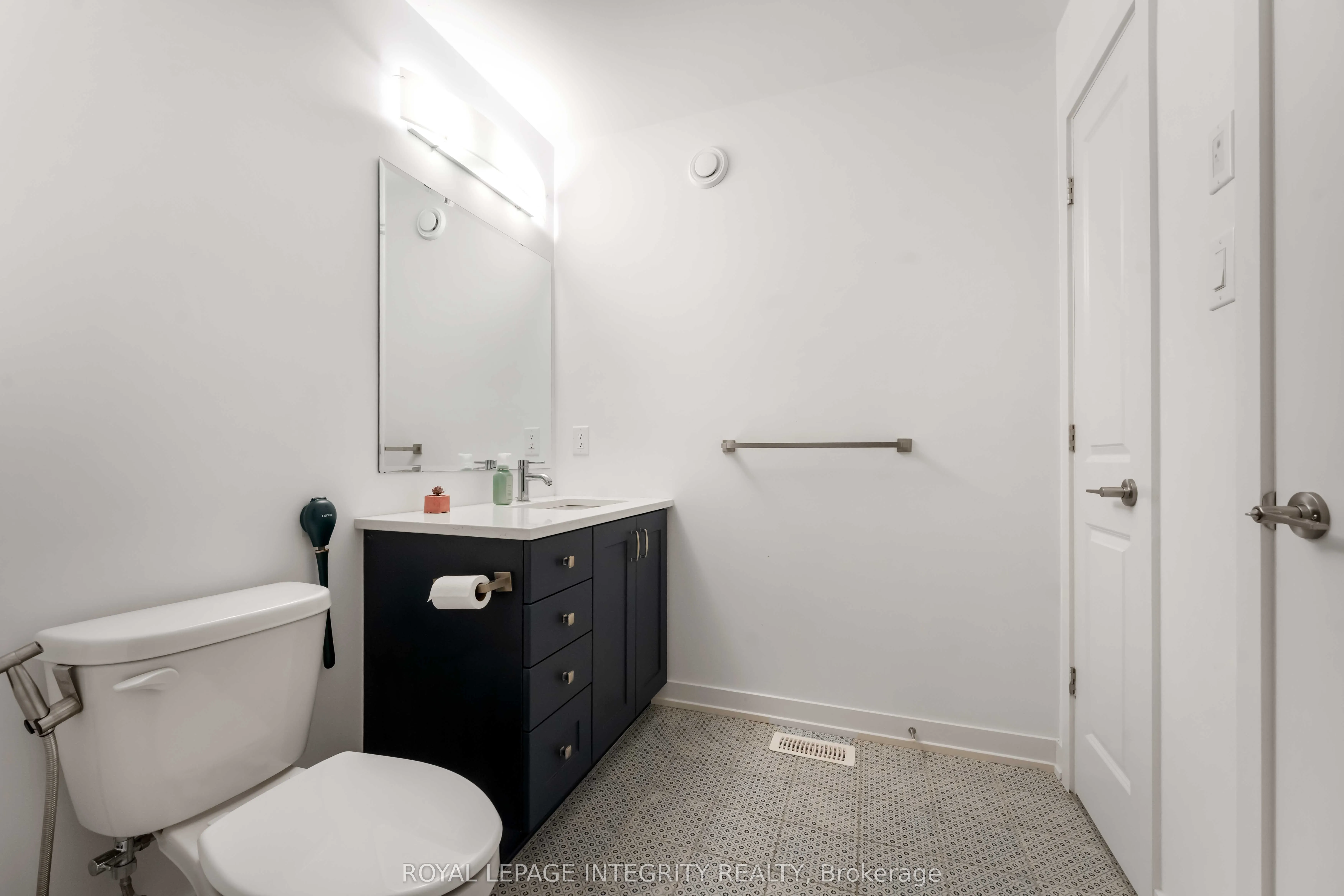 221 Finsbury Avenue