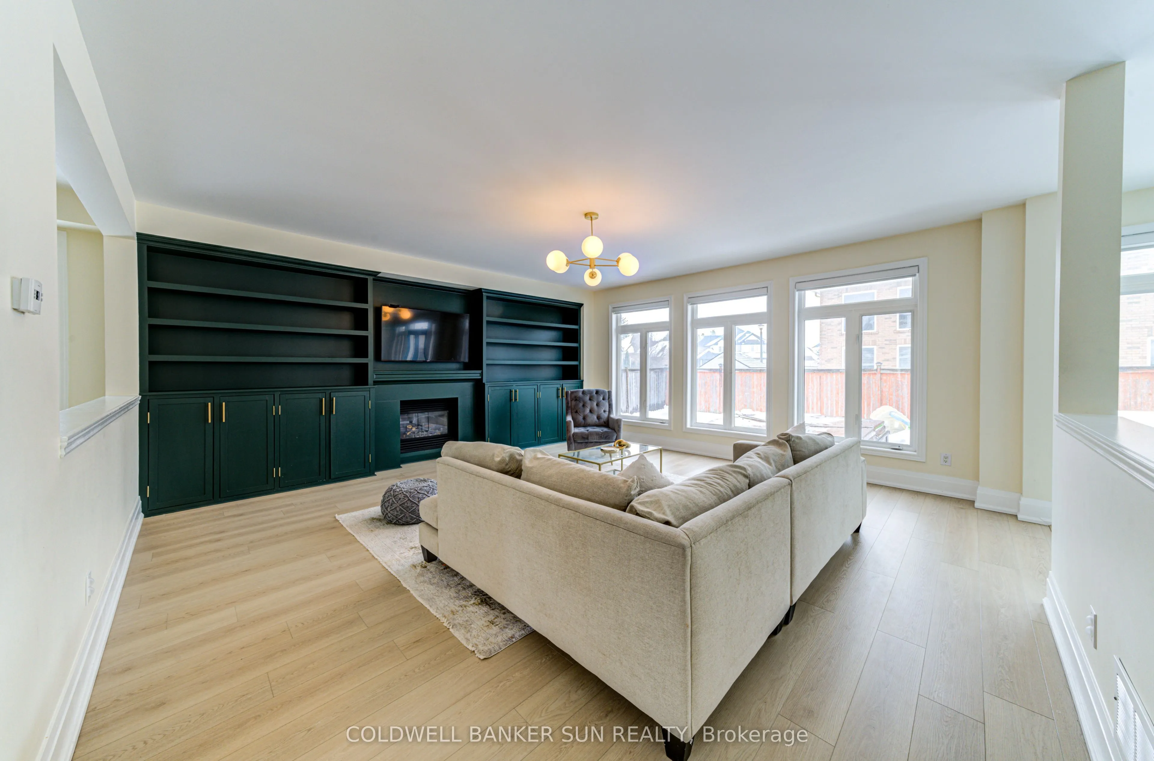 33 Ellis Crescent
