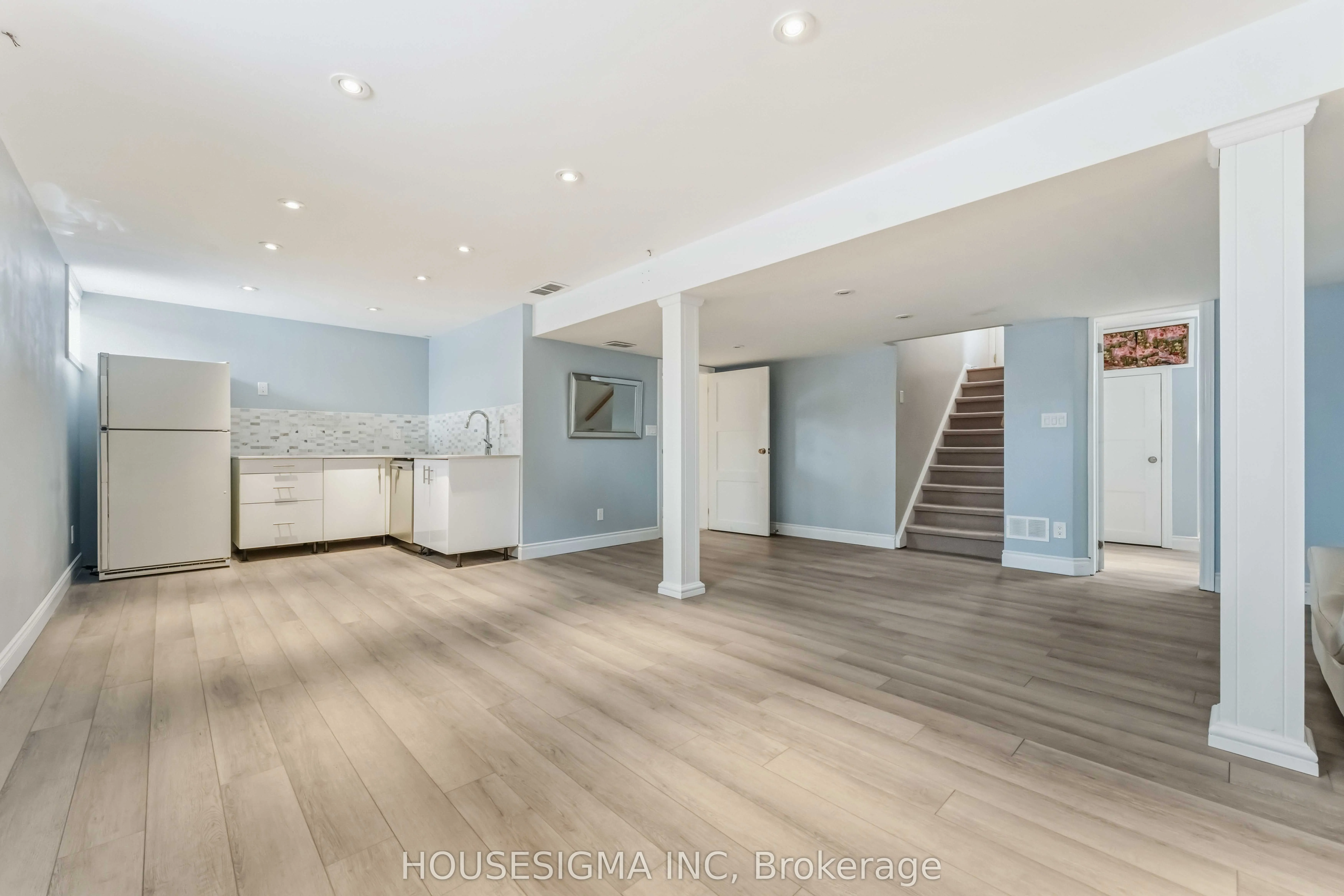 1047 Richard Avenue