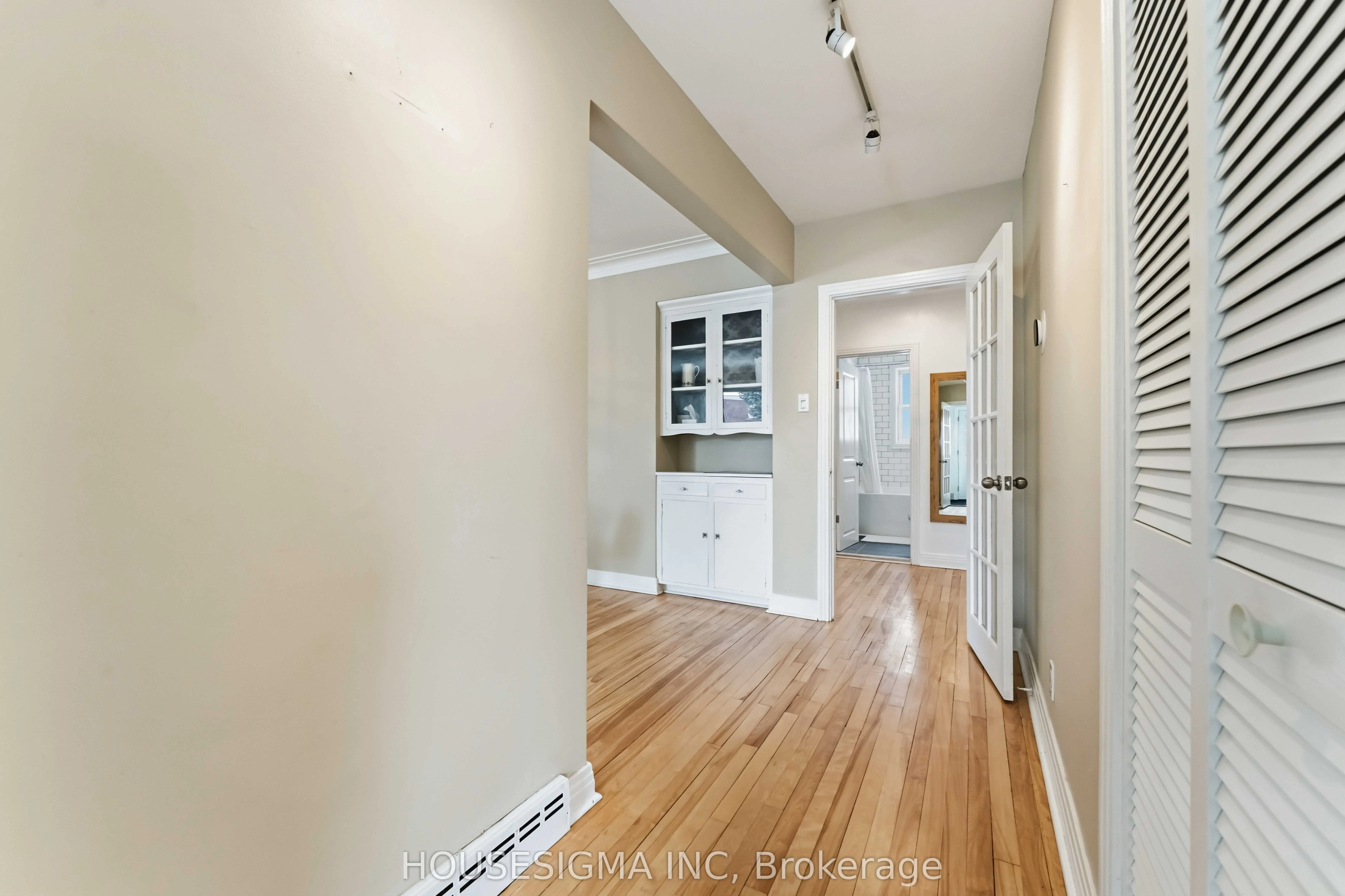 1047 Richard Avenue