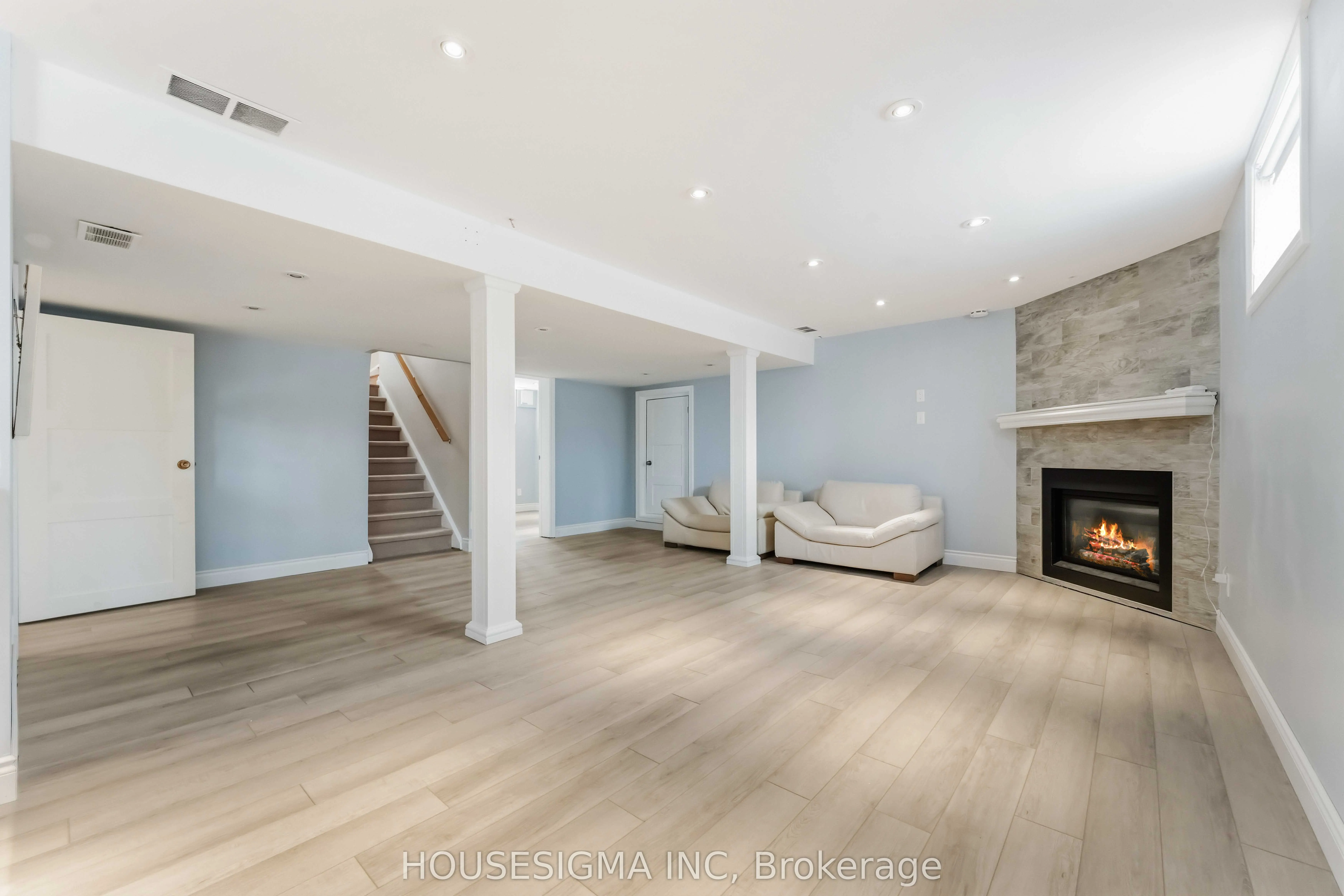 1047 Richard Avenue