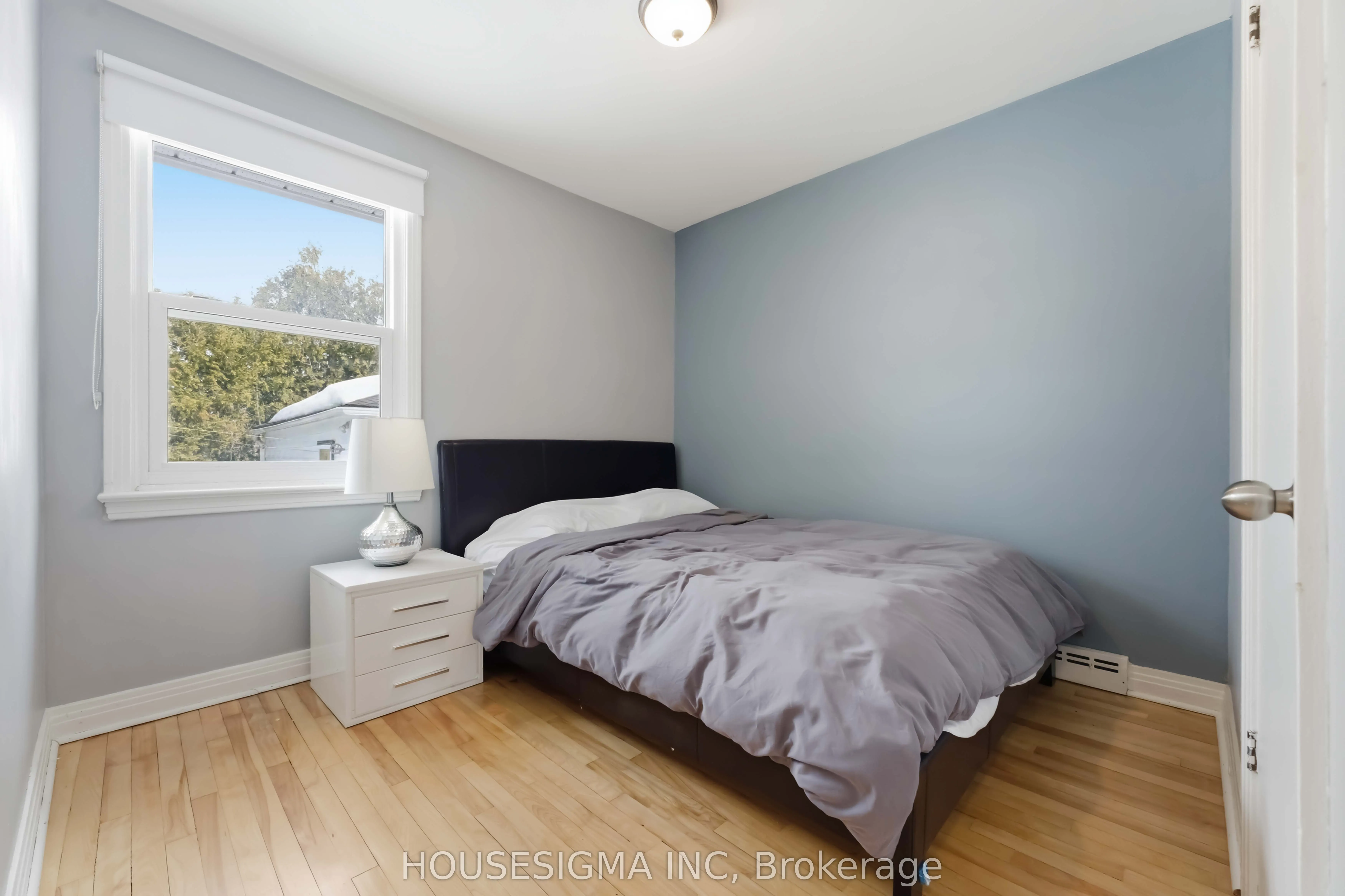 1047 Richard Avenue