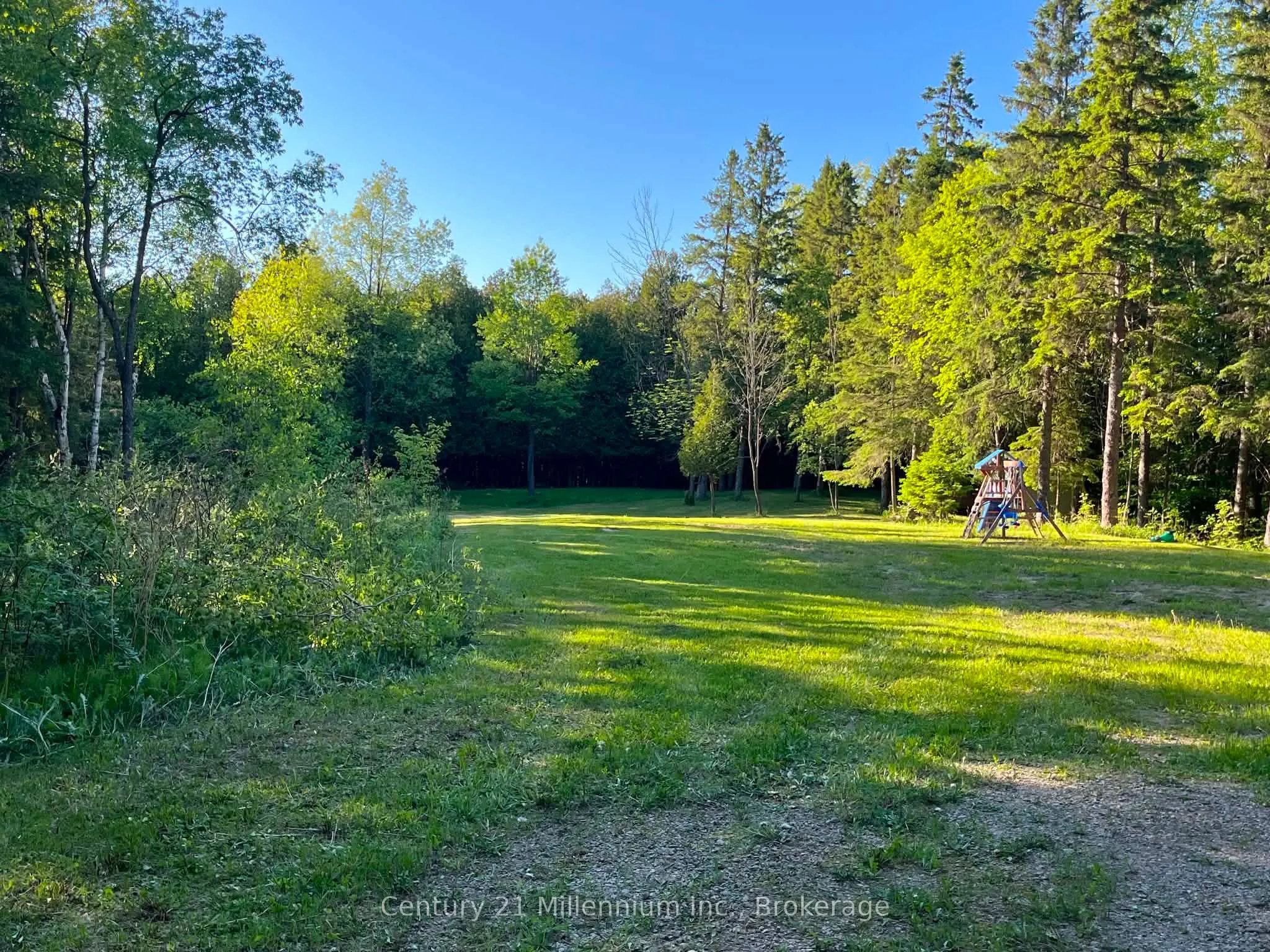 627383 15 Side Road