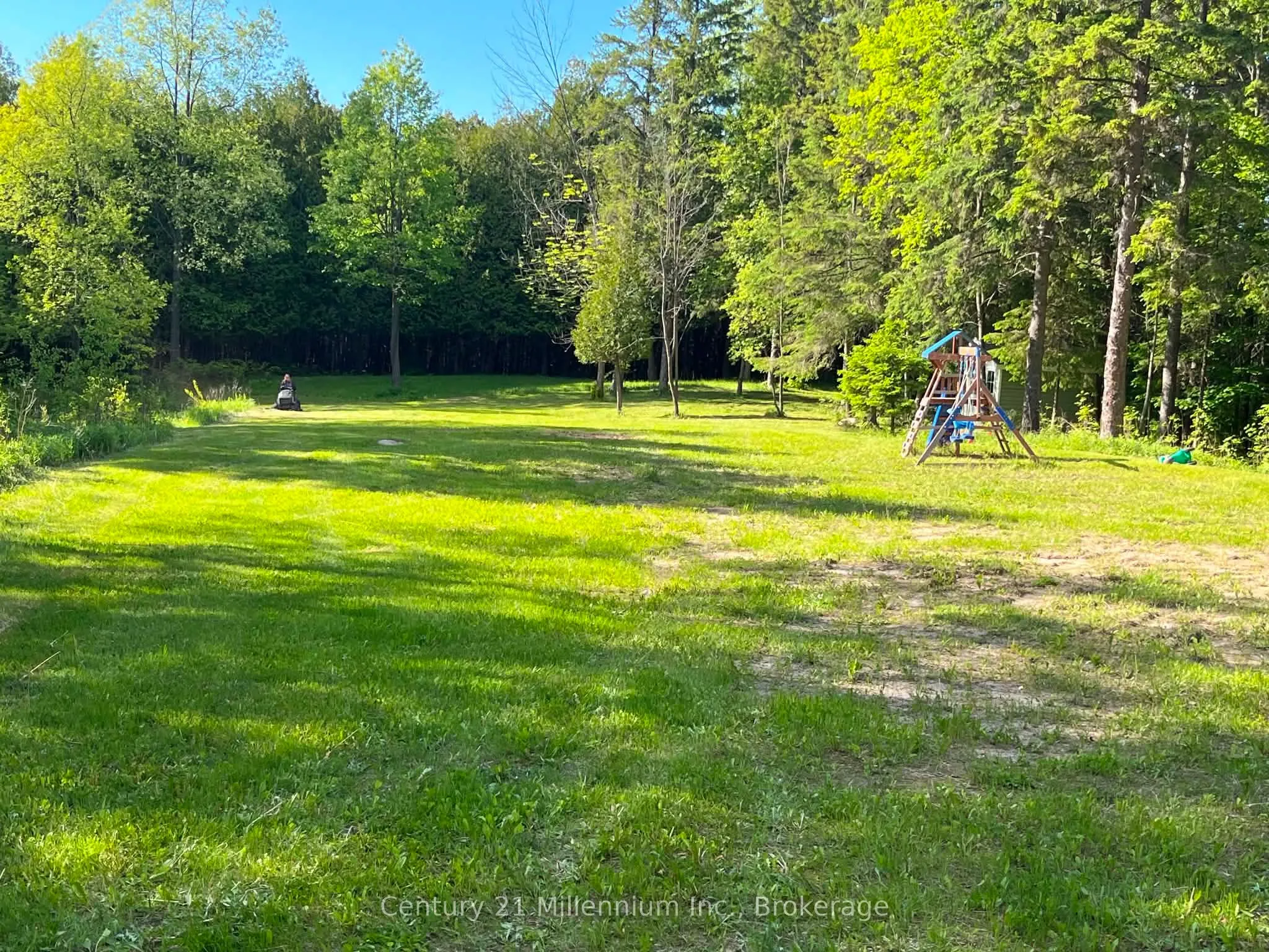 627383 15 Side Road