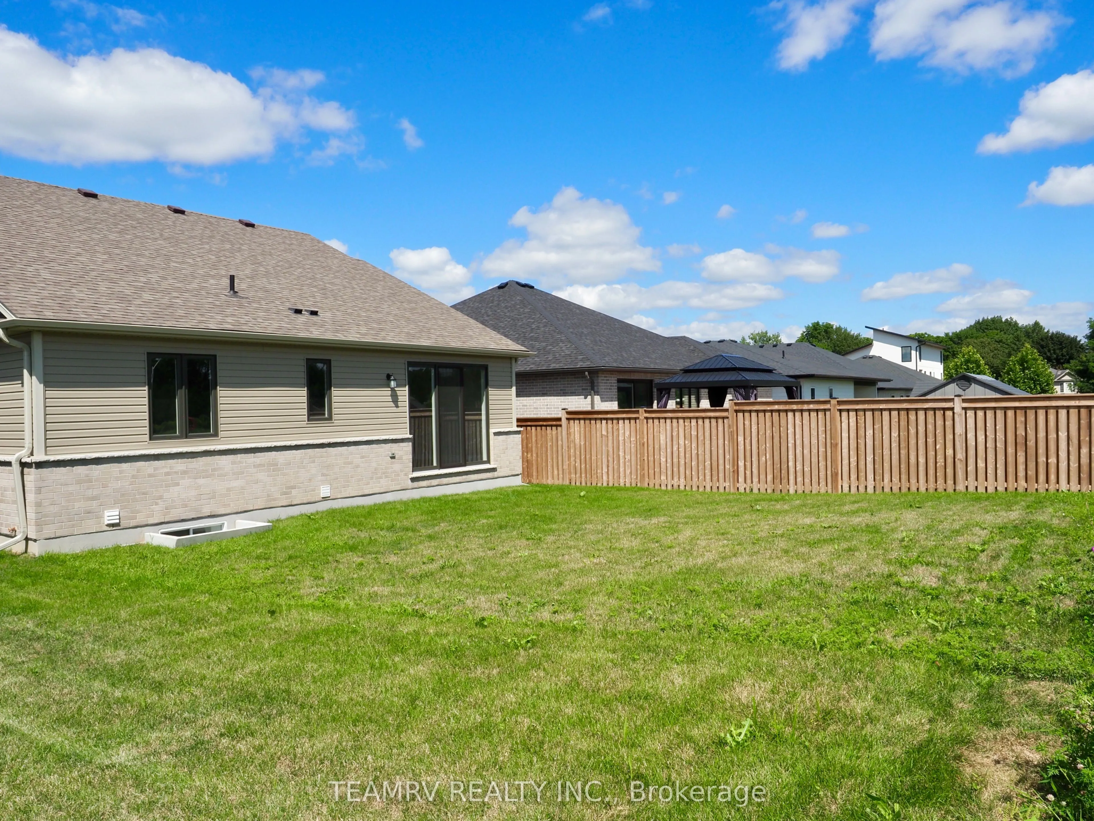 11 Sycamore Drive