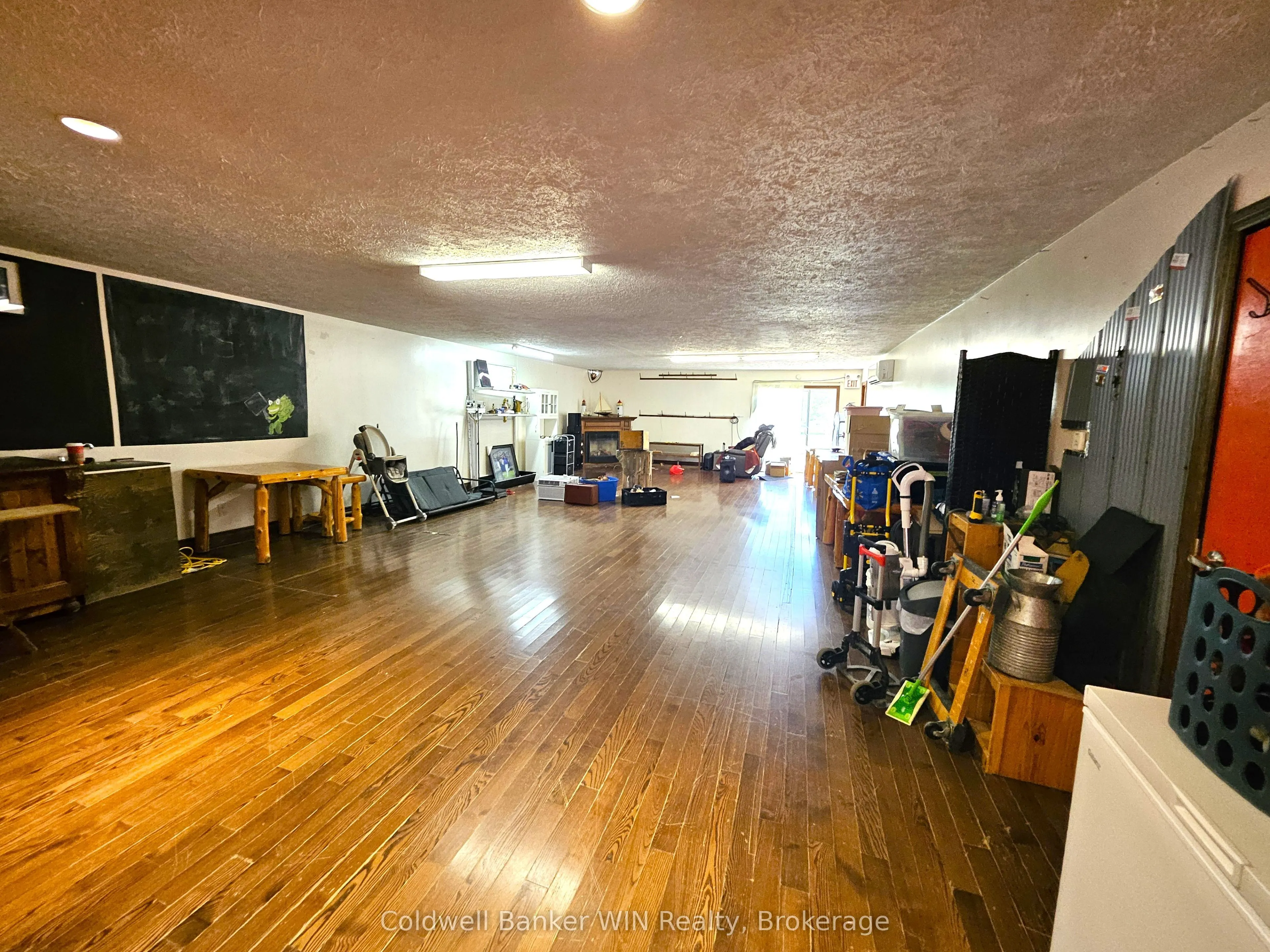 17 Arthur Street E