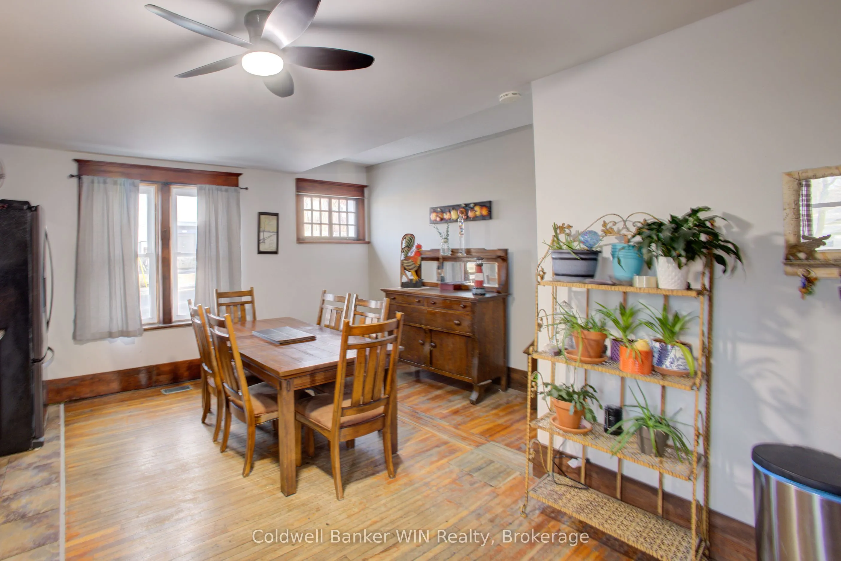 17 Arthur Street E