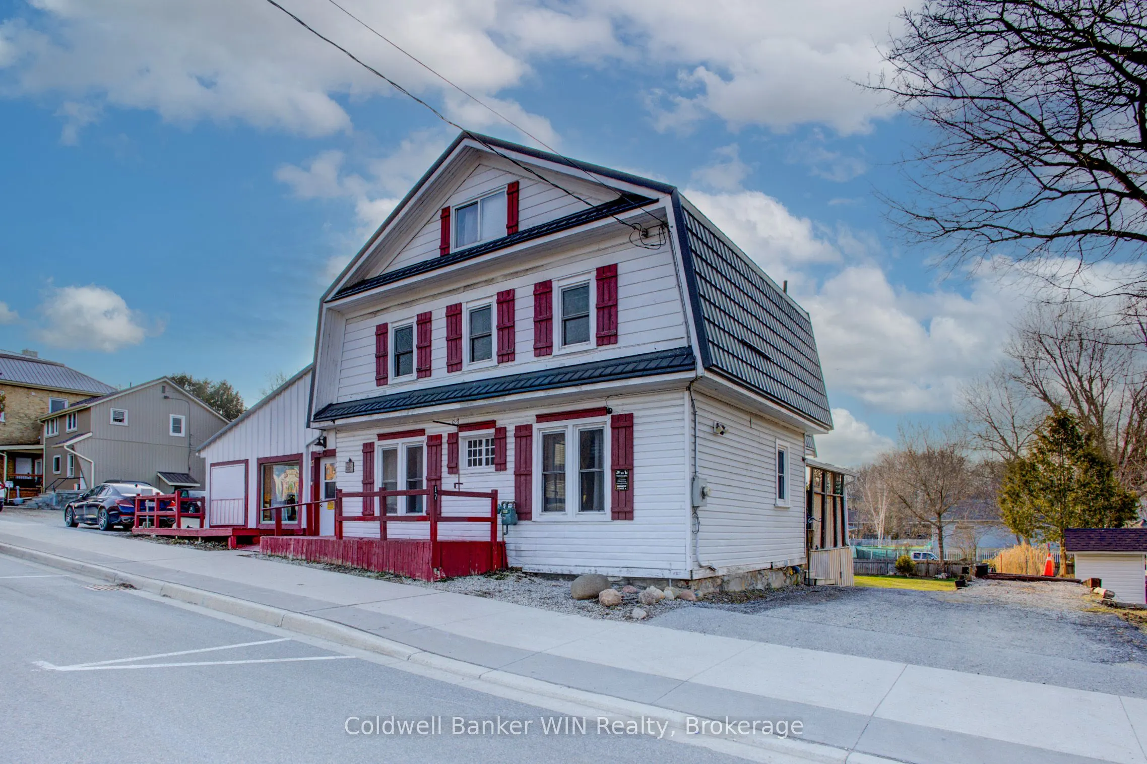 17 Arthur Street E