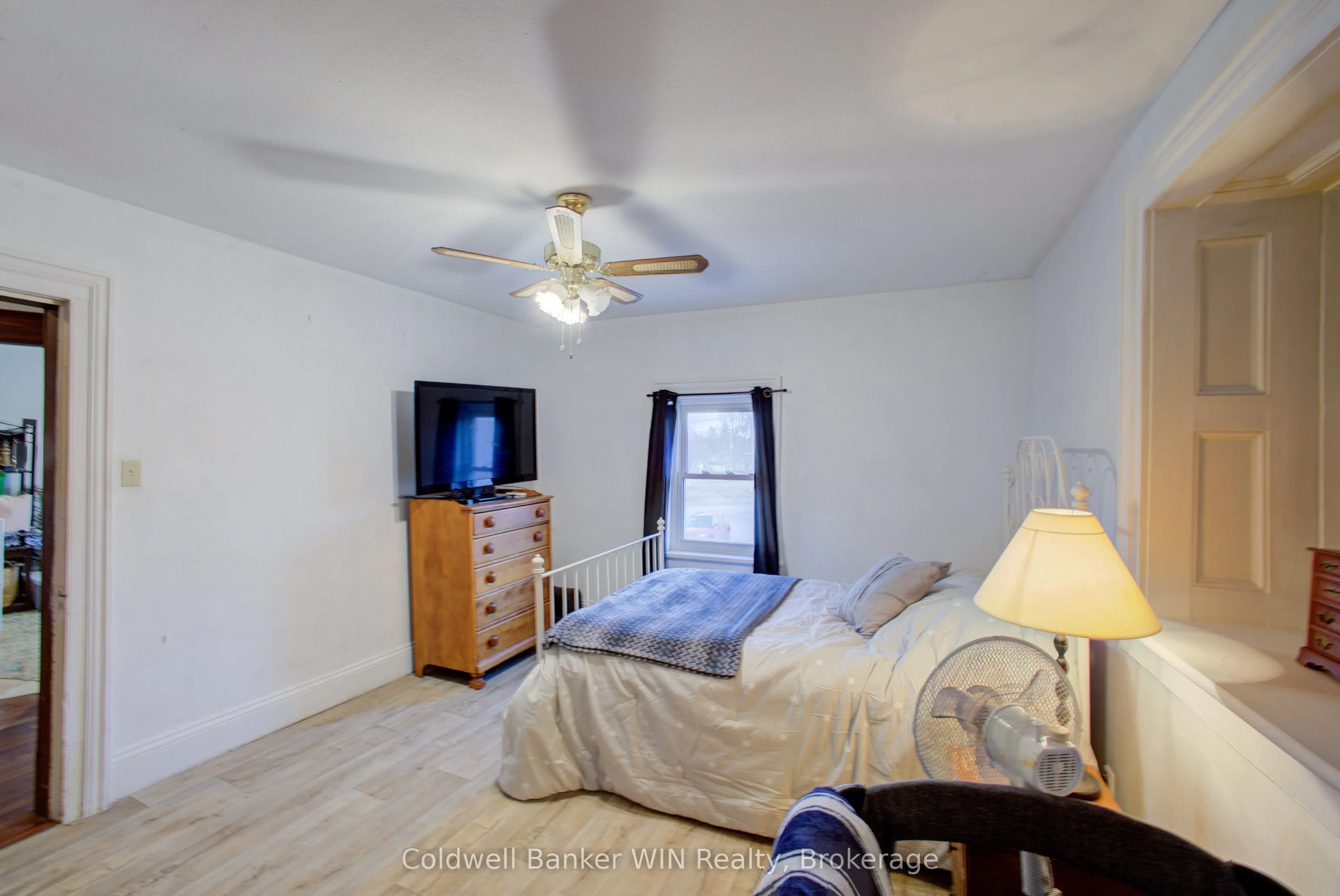 17 Arthur Street E