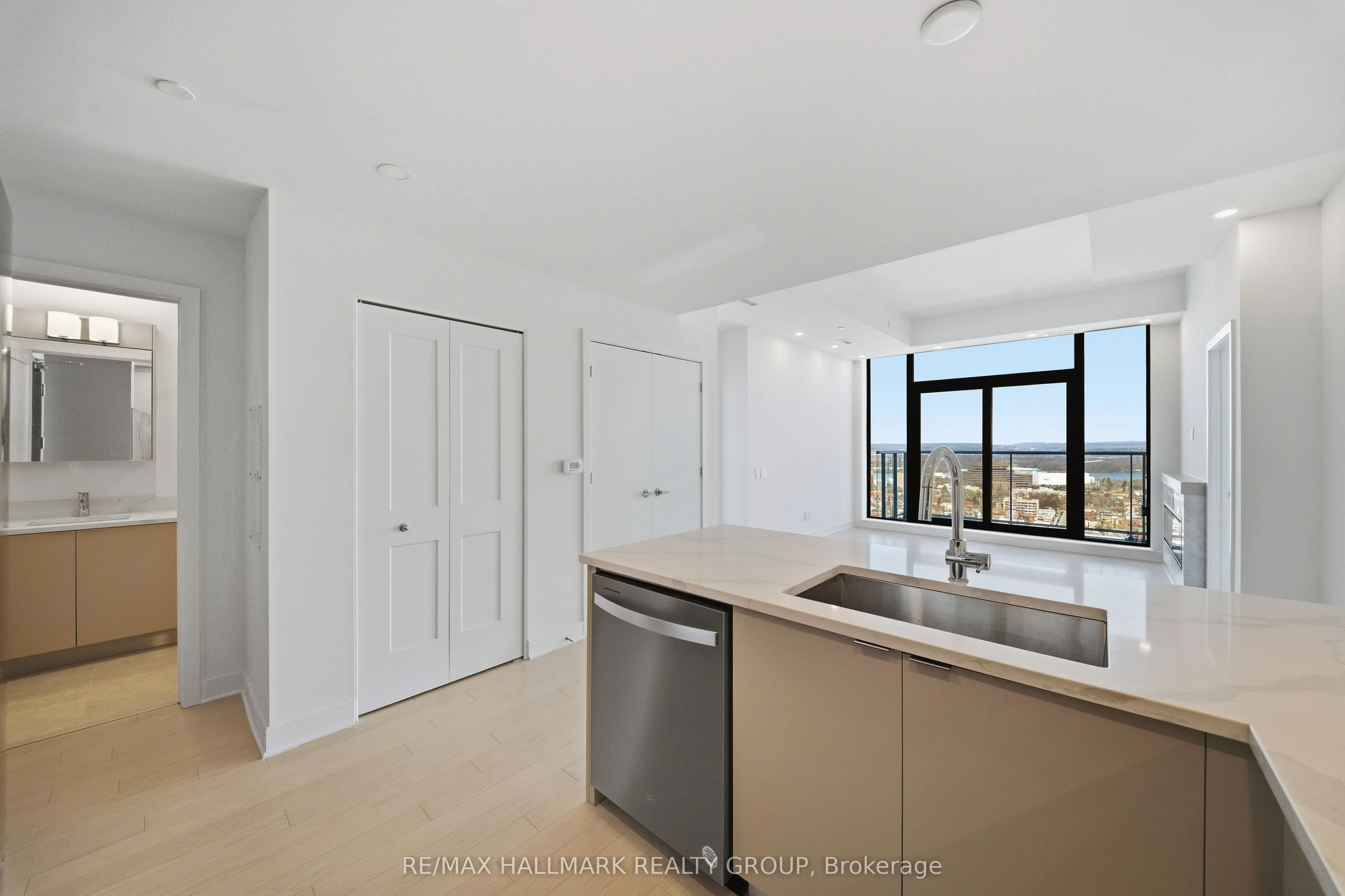 180 George Street #2604