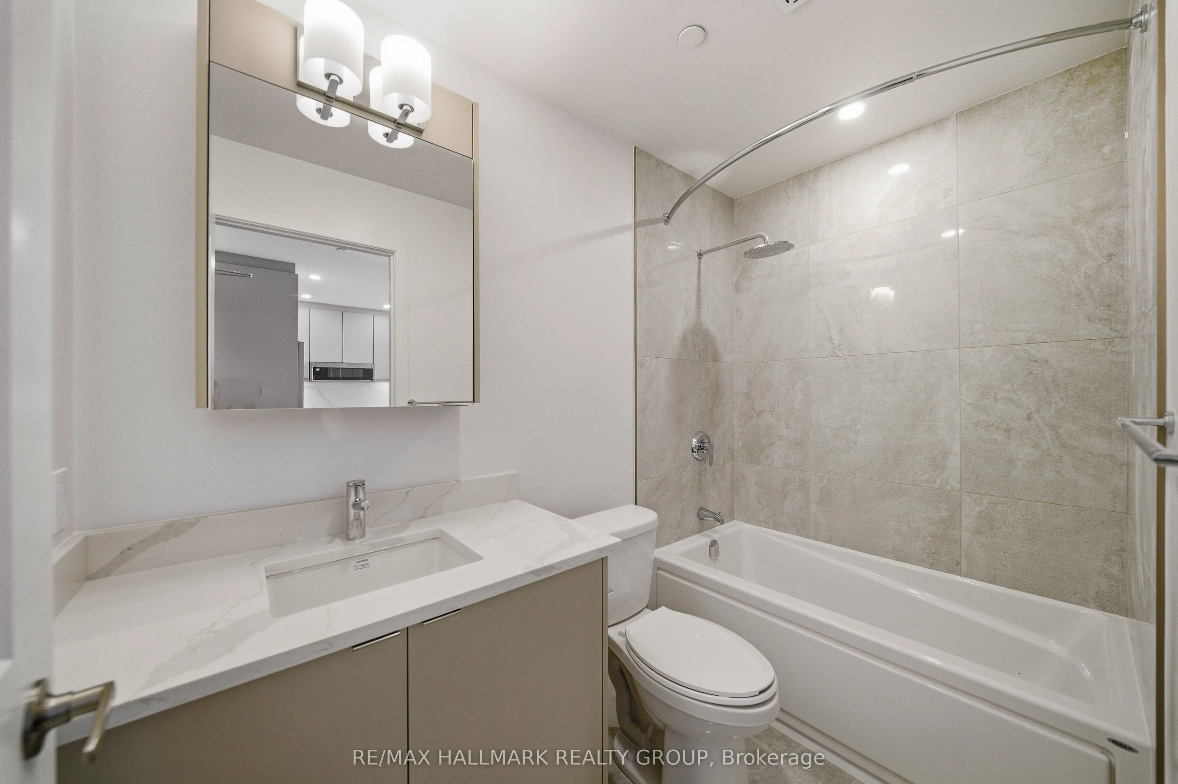 180 George Street #2604