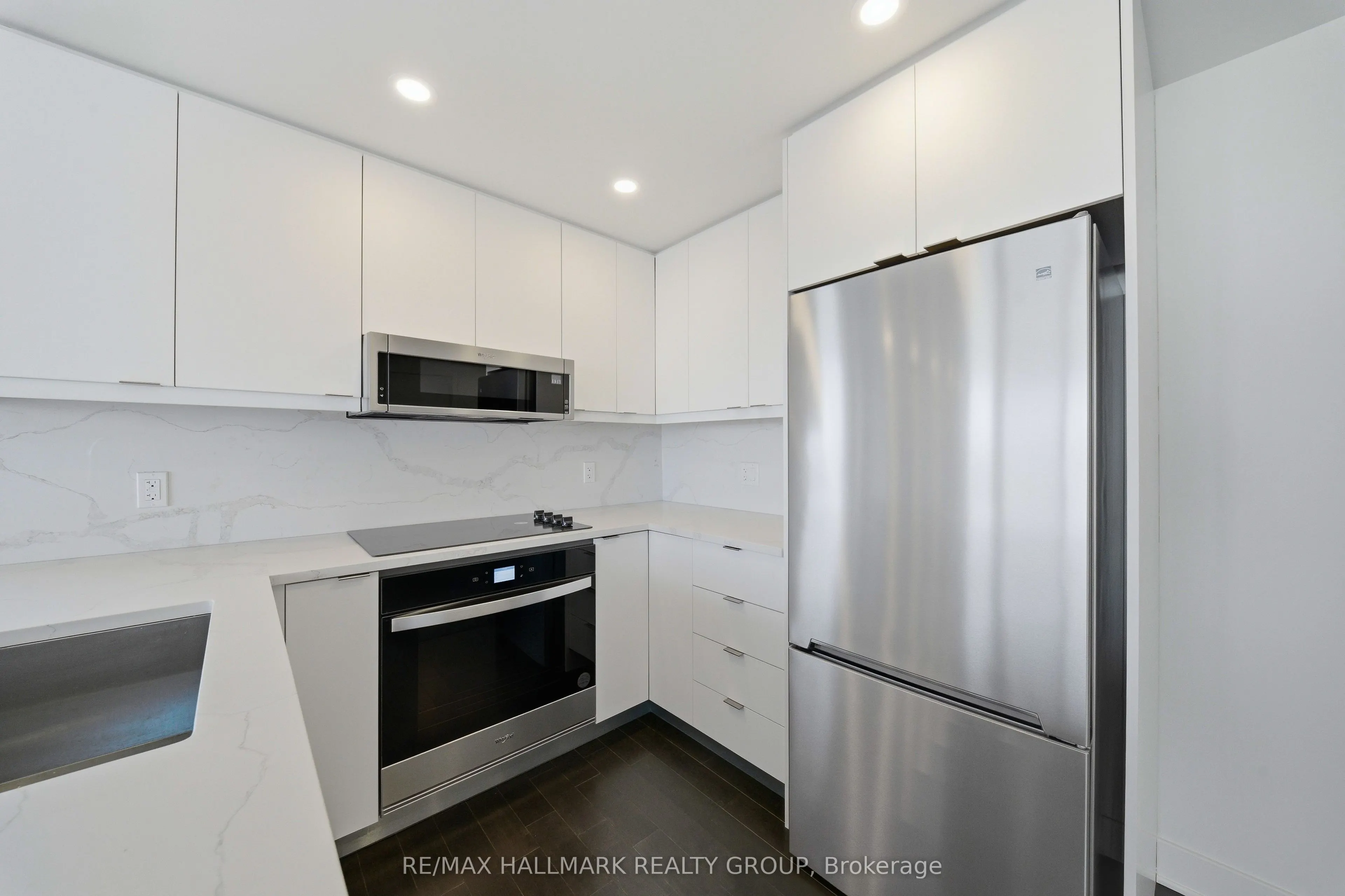 180 George Street #2406